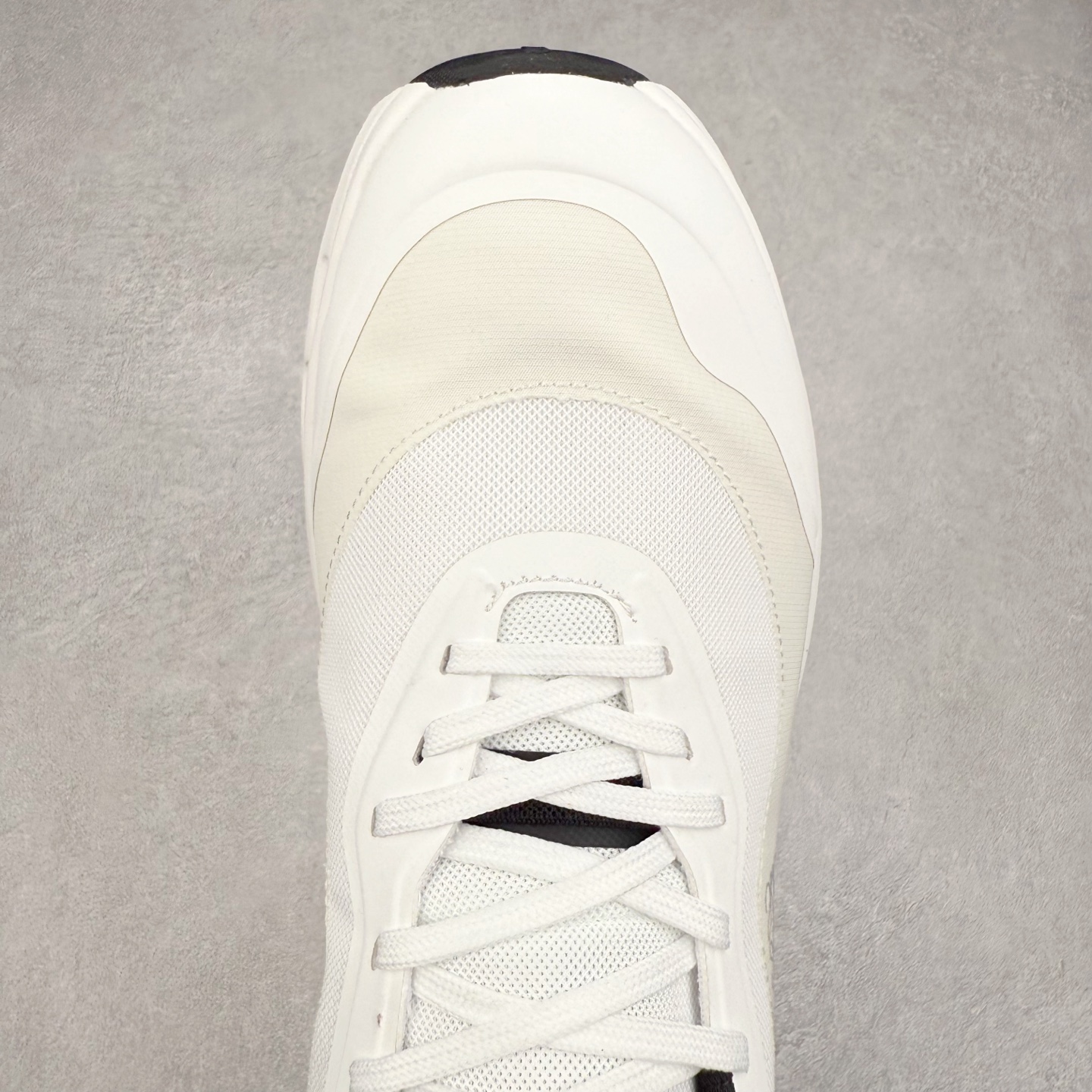 图片[4]-LOEWE x On Cloudtilt 2.0 昂跑罗意威联名 圆头系带生活休闲鞋 此运动品牌 开创于2010年 缓震着陆、强效回弹、轻柔质感的设计构思始终是ON研制关键 与此同时基于“为全球提供革新性的跑步感受”信念 陆续推出了多款跑鞋及其以专业运动人体跑步工程学为设计关键的功能性跑步服饰设备 让跑者不费力气地畅快畅跑 尺码：36 36.5 37.5 38 38.5 39 40 40.5 41 42 42.5 43 44 44.5 45-选品中心