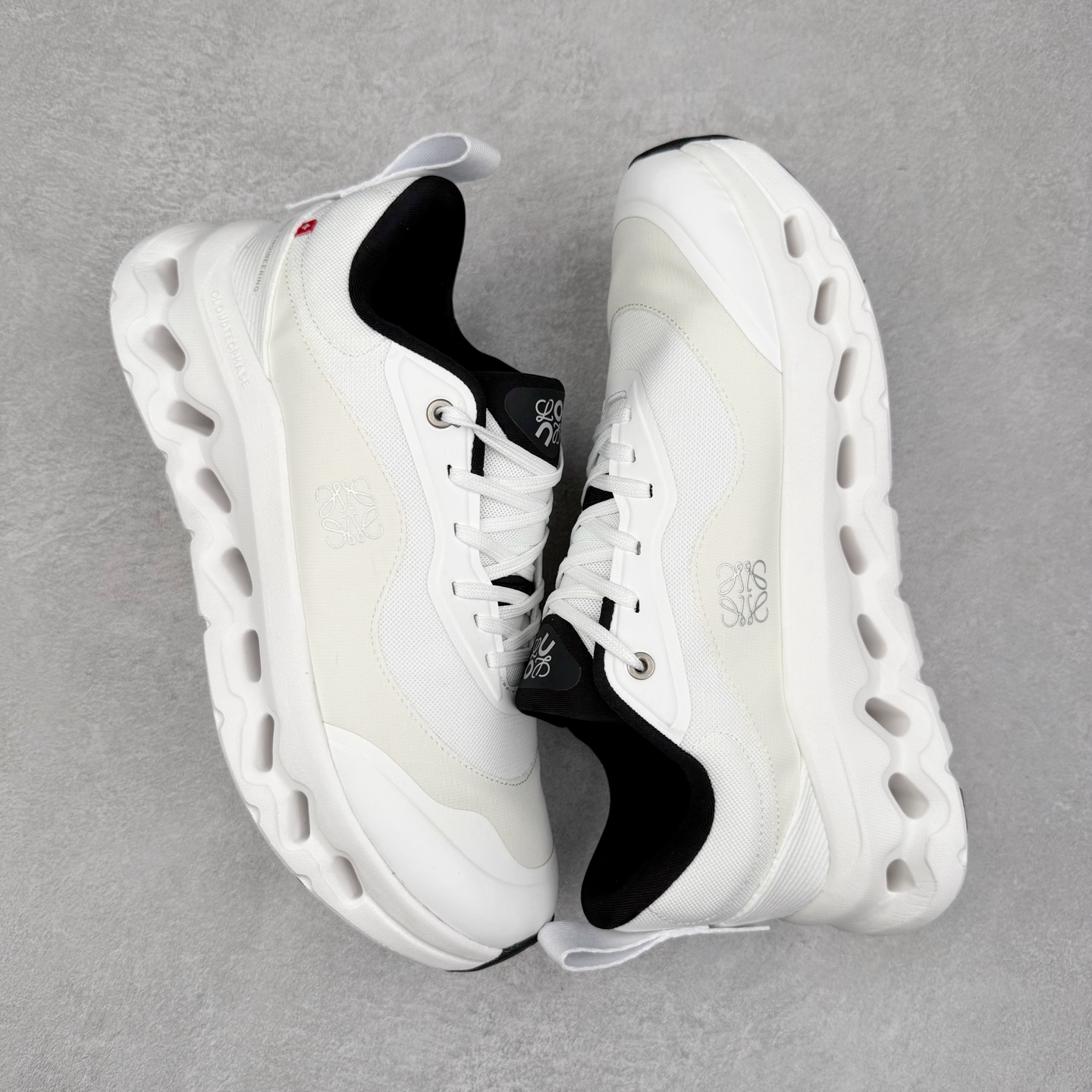 图片[3]-LOEWE x On Cloudtilt 2.0 昂跑罗意威联名 圆头系带生活休闲鞋 此运动品牌 开创于2010年 缓震着陆、强效回弹、轻柔质感的设计构思始终是ON研制关键 与此同时基于“为全球提供革新性的跑步感受”信念 陆续推出了多款跑鞋及其以专业运动人体跑步工程学为设计关键的功能性跑步服饰设备 让跑者不费力气地畅快畅跑 尺码：36 36.5 37.5 38 38.5 39 40 40.5 41 42 42.5 43 44 44.5 45-选品中心