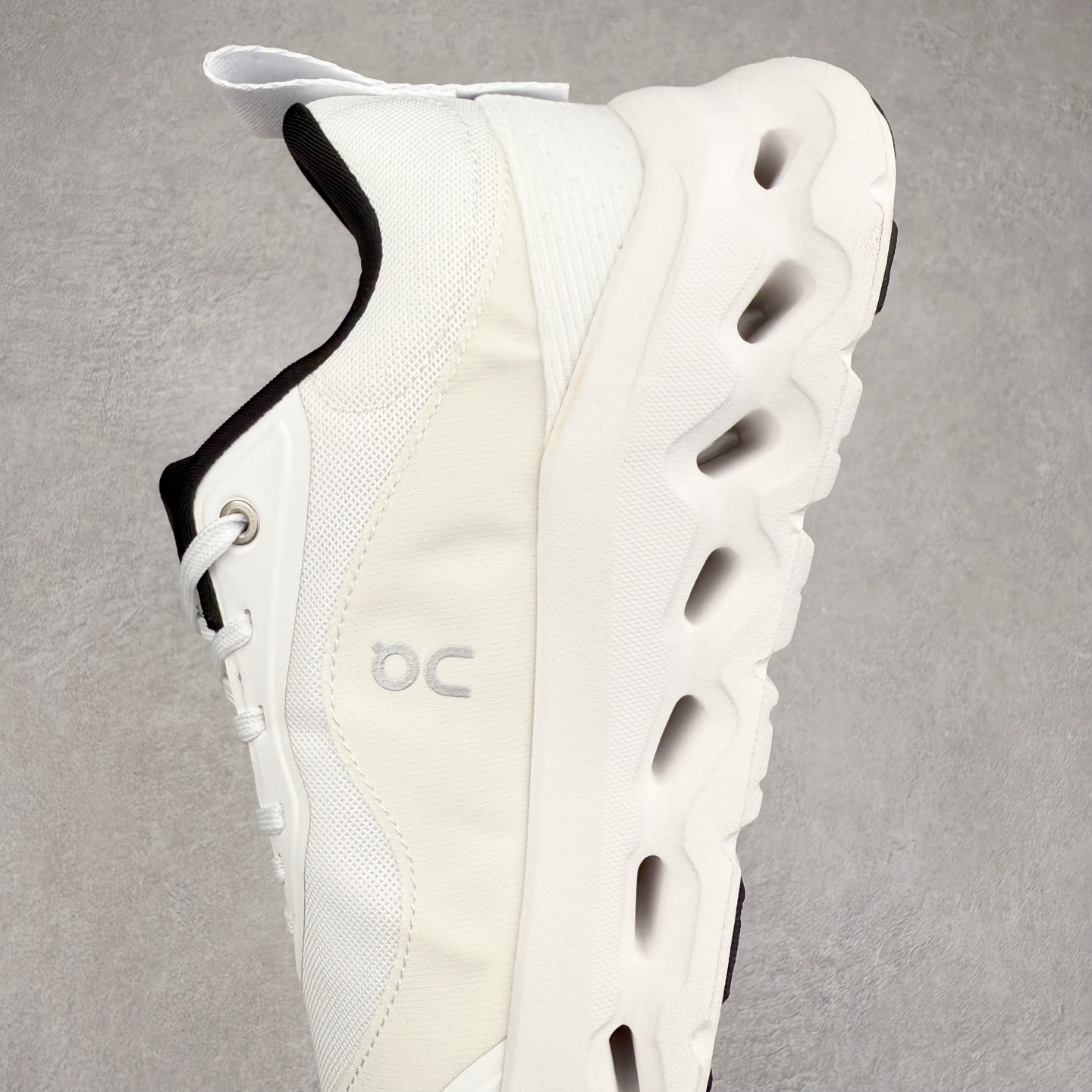 图片[7]-LOEWE x On Cloudtilt 2.0 昂跑罗意威联名 圆头系带生活休闲鞋 此运动品牌 开创于2010年 缓震着陆、强效回弹、轻柔质感的设计构思始终是ON研制关键 与此同时基于“为全球提供革新性的跑步感受”信念 陆续推出了多款跑鞋及其以专业运动人体跑步工程学为设计关键的功能性跑步服饰设备 让跑者不费力气地畅快畅跑 尺码：36 36.5 37.5 38 38.5 39 40 40.5 41 42 42.5 43 44 44.5 45-选品中心