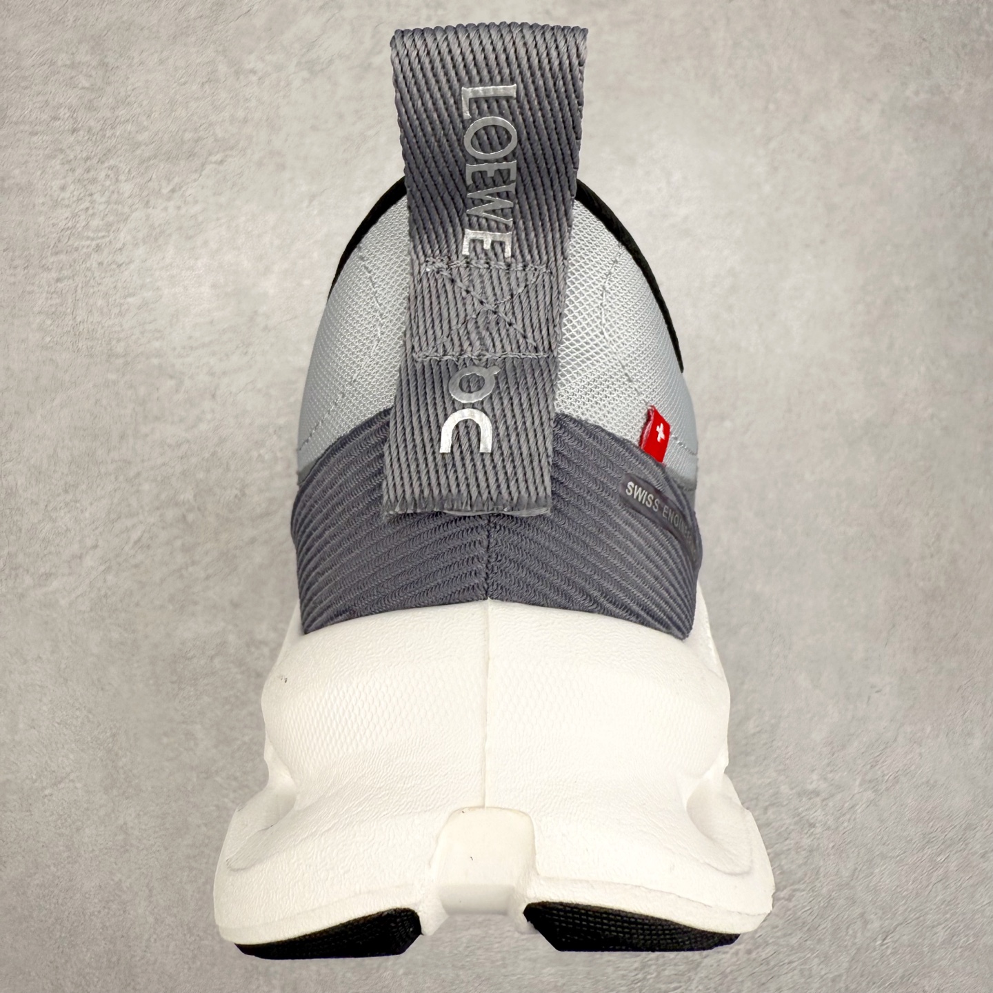 图片[8]-LOEWE x On Cloudtilt 2.0 昂跑罗意威联名 圆头系带生活休闲鞋 此运动品牌 开创于2010年 缓震着陆、强效回弹、轻柔质感的设计构思始终是ON研制关键 与此同时基于“为全球提供革新性的跑步感受”信念 陆续推出了多款跑鞋及其以专业运动人体跑步工程学为设计关键的功能性跑步服饰设备 让跑者不费力气地畅快畅跑 尺码：36 36.5 37.5 38 38.5 39 40 40.5 41 42 42.5 43 44 44.5 45-选品中心