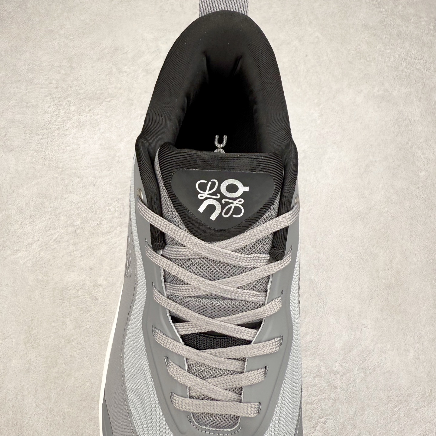 图片[5]-LOEWE x On Cloudtilt 2.0 昂跑罗意威联名 圆头系带生活休闲鞋 此运动品牌 开创于2010年 缓震着陆、强效回弹、轻柔质感的设计构思始终是ON研制关键 与此同时基于“为全球提供革新性的跑步感受”信念 陆续推出了多款跑鞋及其以专业运动人体跑步工程学为设计关键的功能性跑步服饰设备 让跑者不费力气地畅快畅跑 尺码：36 36.5 37.5 38 38.5 39 40 40.5 41 42 42.5 43 44 44.5 45-选品中心