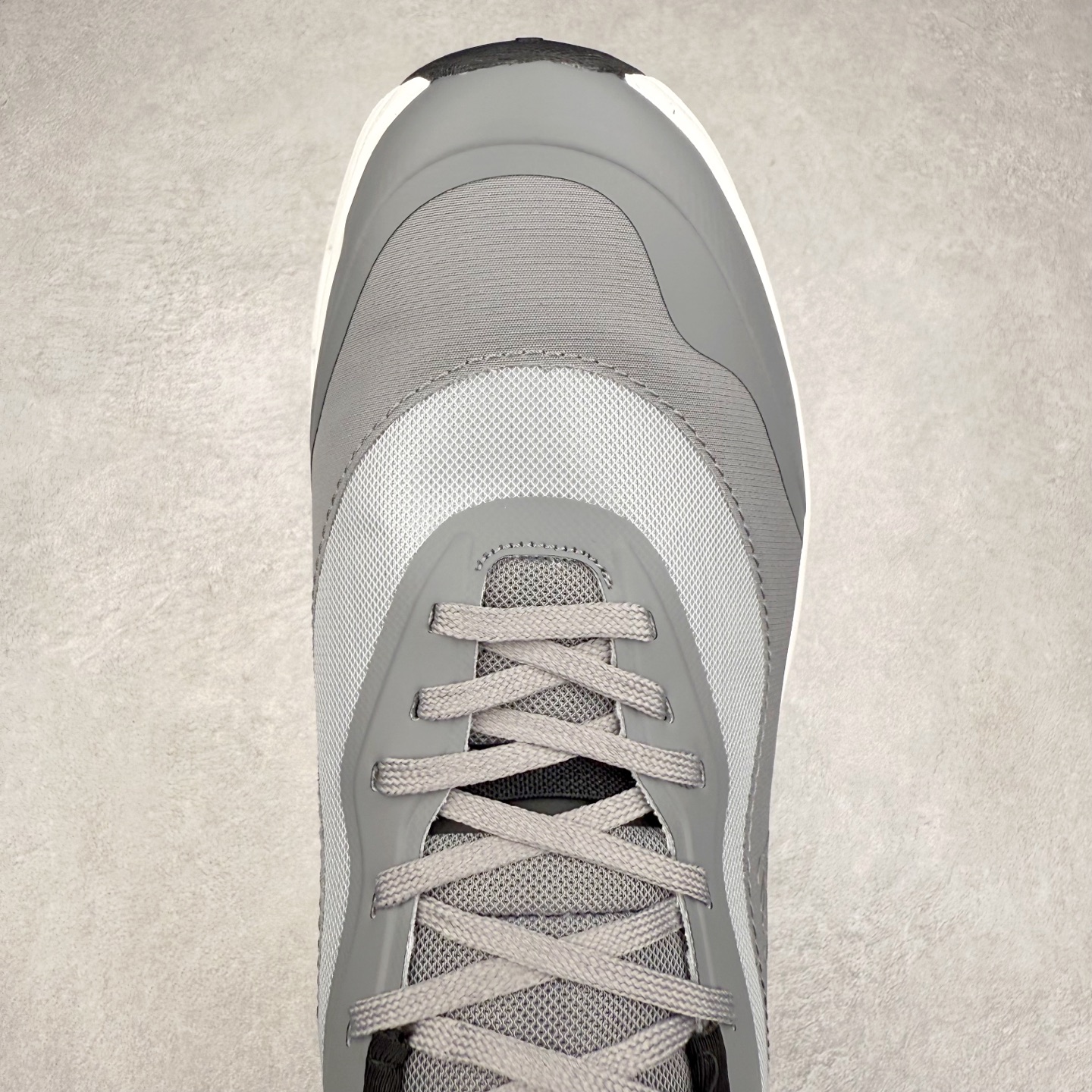 图片[4]-LOEWE x On Cloudtilt 2.0 昂跑罗意威联名 圆头系带生活休闲鞋 此运动品牌 开创于2010年 缓震着陆、强效回弹、轻柔质感的设计构思始终是ON研制关键 与此同时基于“为全球提供革新性的跑步感受”信念 陆续推出了多款跑鞋及其以专业运动人体跑步工程学为设计关键的功能性跑步服饰设备 让跑者不费力气地畅快畅跑 尺码：36 36.5 37.5 38 38.5 39 40 40.5 41 42 42.5 43 44 44.5 45-选品中心