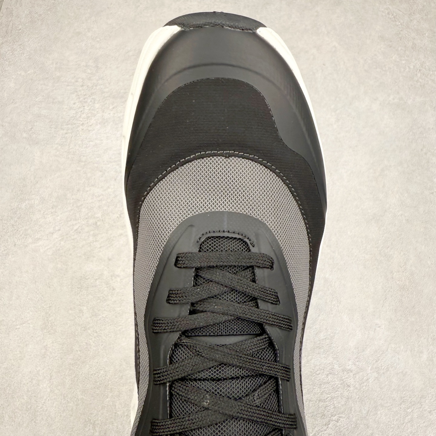 图片[4]-LOEWE x On Cloudtilt 2.0 昂跑罗意威联名 圆头系带生活休闲鞋 此运动品牌 开创于2010年 缓震着陆、强效回弹、轻柔质感的设计构思始终是ON研制关键 与此同时基于“为全球提供革新性的跑步感受”信念 陆续推出了多款跑鞋及其以专业运动人体跑步工程学为设计关键的功能性跑步服饰设备 让跑者不费力气地畅快畅跑 尺码：36 36.5 37.5 38 38.5 39 40 40.5 41 42 42.5 43 44 44.5 45-选品中心