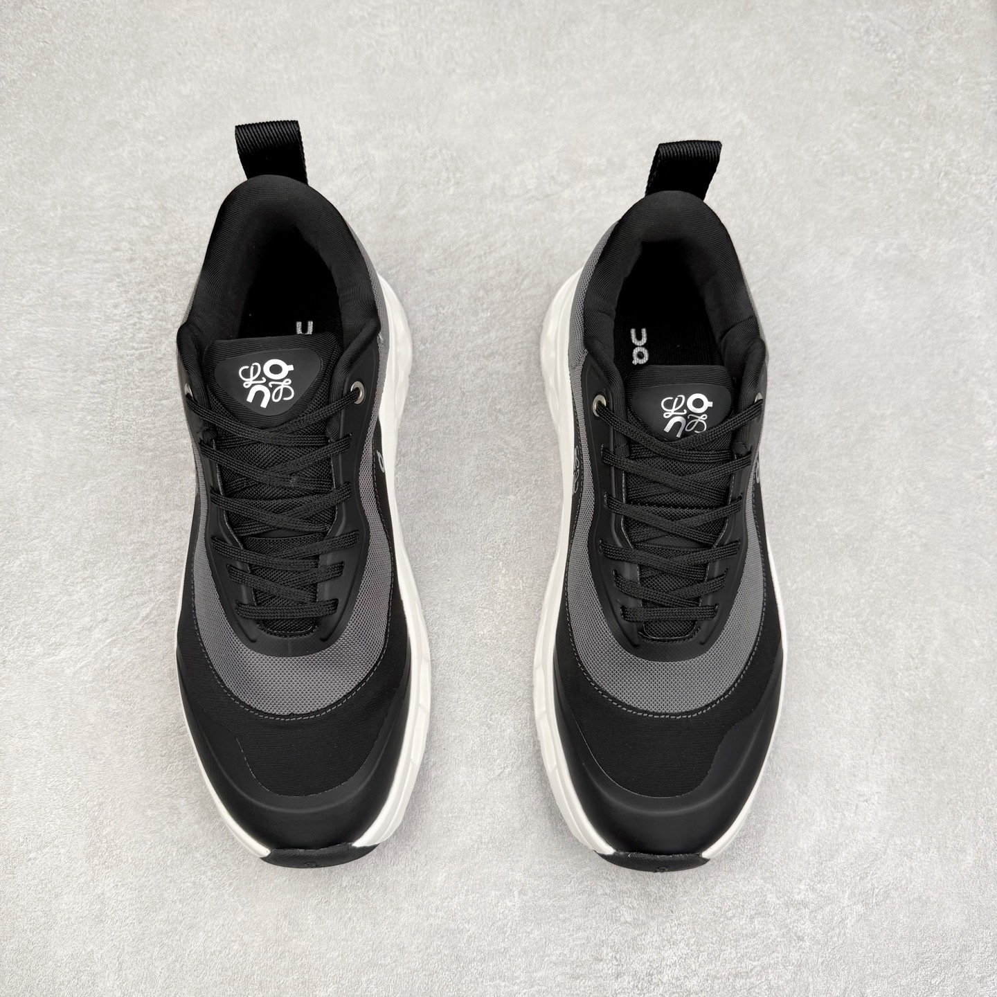 图片[2]-LOEWE x On Cloudtilt 2.0 昂跑罗意威联名 圆头系带生活休闲鞋 此运动品牌 开创于2010年 缓震着陆、强效回弹、轻柔质感的设计构思始终是ON研制关键 与此同时基于“为全球提供革新性的跑步感受”信念 陆续推出了多款跑鞋及其以专业运动人体跑步工程学为设计关键的功能性跑步服饰设备 让跑者不费力气地畅快畅跑 尺码：36 36.5 37.5 38 38.5 39 40 40.5 41 42 42.5 43 44 44.5 45-选品中心