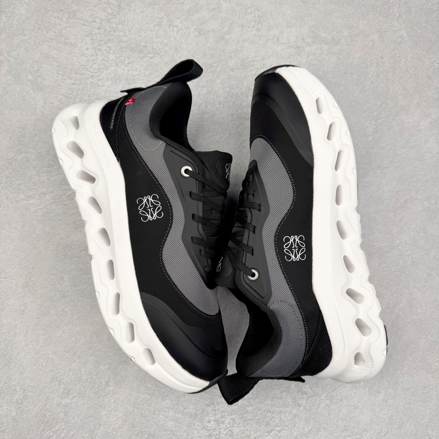 图片[3]-LOEWE x On Cloudtilt 2.0 昂跑罗意威联名 圆头系带生活休闲鞋 此运动品牌 开创于2010年 缓震着陆、强效回弹、轻柔质感的设计构思始终是ON研制关键 与此同时基于“为全球提供革新性的跑步感受”信念 陆续推出了多款跑鞋及其以专业运动人体跑步工程学为设计关键的功能性跑步服饰设备 让跑者不费力气地畅快畅跑 尺码：36 36.5 37.5 38 38.5 39 40 40.5 41 42 42.5 43 44 44.5 45-选品中心