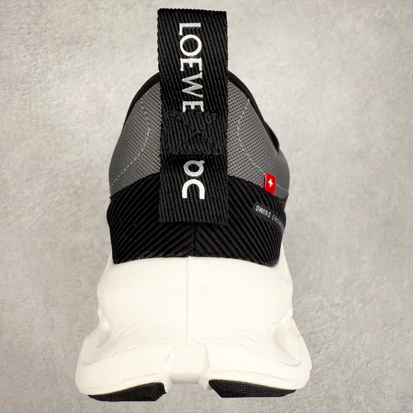 图片[8]-LOEWE x On Cloudtilt 2.0 昂跑罗意威联名 圆头系带生活休闲鞋 此运动品牌 开创于2010年 缓震着陆、强效回弹、轻柔质感的设计构思始终是ON研制关键 与此同时基于“为全球提供革新性的跑步感受”信念 陆续推出了多款跑鞋及其以专业运动人体跑步工程学为设计关键的功能性跑步服饰设备 让跑者不费力气地畅快畅跑 尺码：36 36.5 37.5 38 38.5 39 40 40.5 41 42 42.5 43 44 44.5 45-选品中心