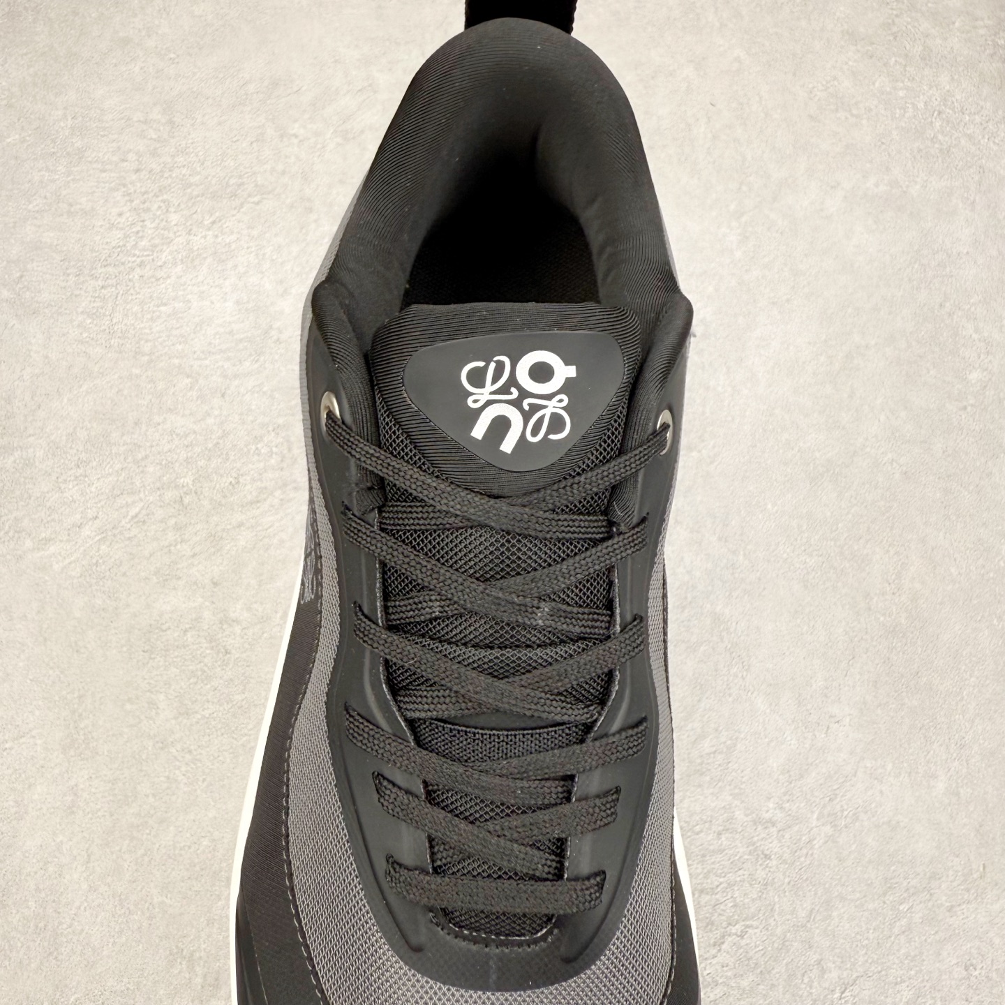 图片[5]-LOEWE x On Cloudtilt 2.0 昂跑罗意威联名 圆头系带生活休闲鞋 此运动品牌 开创于2010年 缓震着陆、强效回弹、轻柔质感的设计构思始终是ON研制关键 与此同时基于“为全球提供革新性的跑步感受”信念 陆续推出了多款跑鞋及其以专业运动人体跑步工程学为设计关键的功能性跑步服饰设备 让跑者不费力气地畅快畅跑 尺码：36 36.5 37.5 38 38.5 39 40 40.5 41 42 42.5 43 44 44.5 45-选品中心