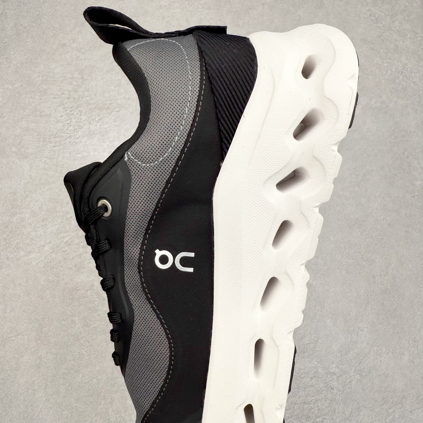 图片[7]-LOEWE x On Cloudtilt 2.0 昂跑罗意威联名 圆头系带生活休闲鞋 此运动品牌 开创于2010年 缓震着陆、强效回弹、轻柔质感的设计构思始终是ON研制关键 与此同时基于“为全球提供革新性的跑步感受”信念 陆续推出了多款跑鞋及其以专业运动人体跑步工程学为设计关键的功能性跑步服饰设备 让跑者不费力气地畅快畅跑 尺码：36 36.5 37.5 38 38.5 39 40 40.5 41 42 42.5 43 44 44.5 45-选品中心