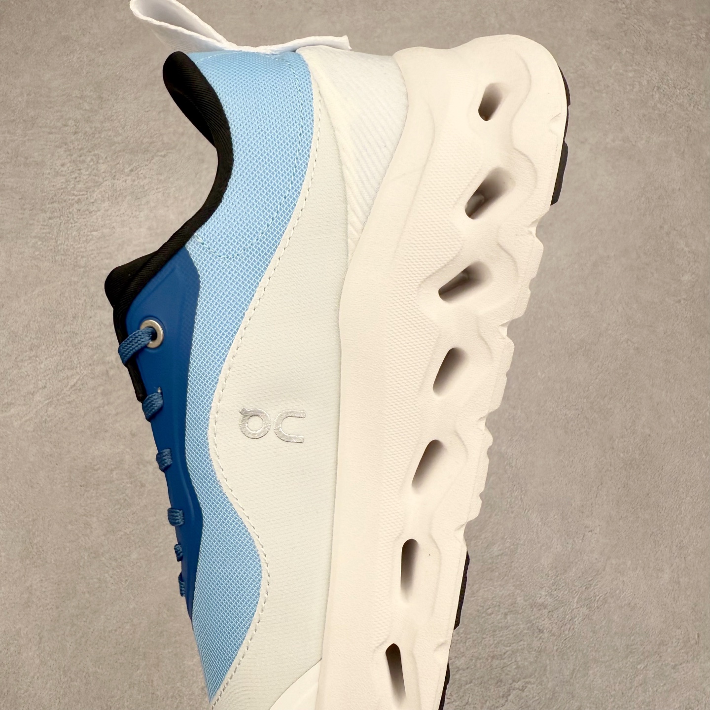 图片[7]-LOEWE x On Cloudtilt 2.0 昂跑罗意威联名 圆头系带生活休闲鞋 此运动品牌 开创于2010年 缓震着陆、强效回弹、轻柔质感的设计构思始终是ON研制关键 与此同时基于“为全球提供革新性的跑步感受”信念 陆续推出了多款跑鞋及其以专业运动人体跑步工程学为设计关键的功能性跑步服饰设备 让跑者不费力气地畅快畅跑 尺码：36 36.5 37.5 38 38.5 39 40 40.5 41 42 42.5 43 44 44.5 45-选品中心