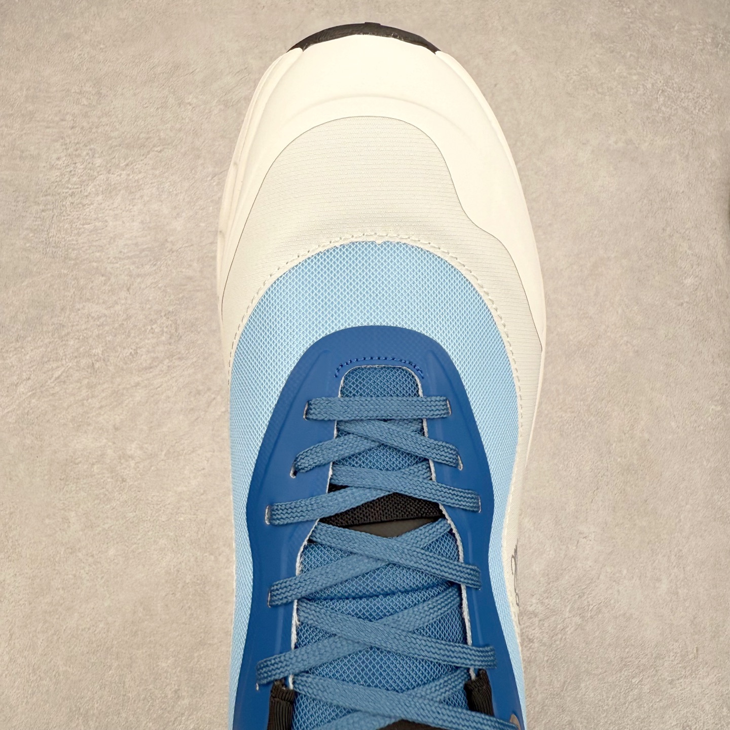 图片[4]-LOEWE x On Cloudtilt 2.0 昂跑罗意威联名 圆头系带生活休闲鞋 此运动品牌 开创于2010年 缓震着陆、强效回弹、轻柔质感的设计构思始终是ON研制关键 与此同时基于“为全球提供革新性的跑步感受”信念 陆续推出了多款跑鞋及其以专业运动人体跑步工程学为设计关键的功能性跑步服饰设备 让跑者不费力气地畅快畅跑 尺码：36 36.5 37.5 38 38.5 39 40 40.5 41 42 42.5 43 44 44.5 45-选品中心