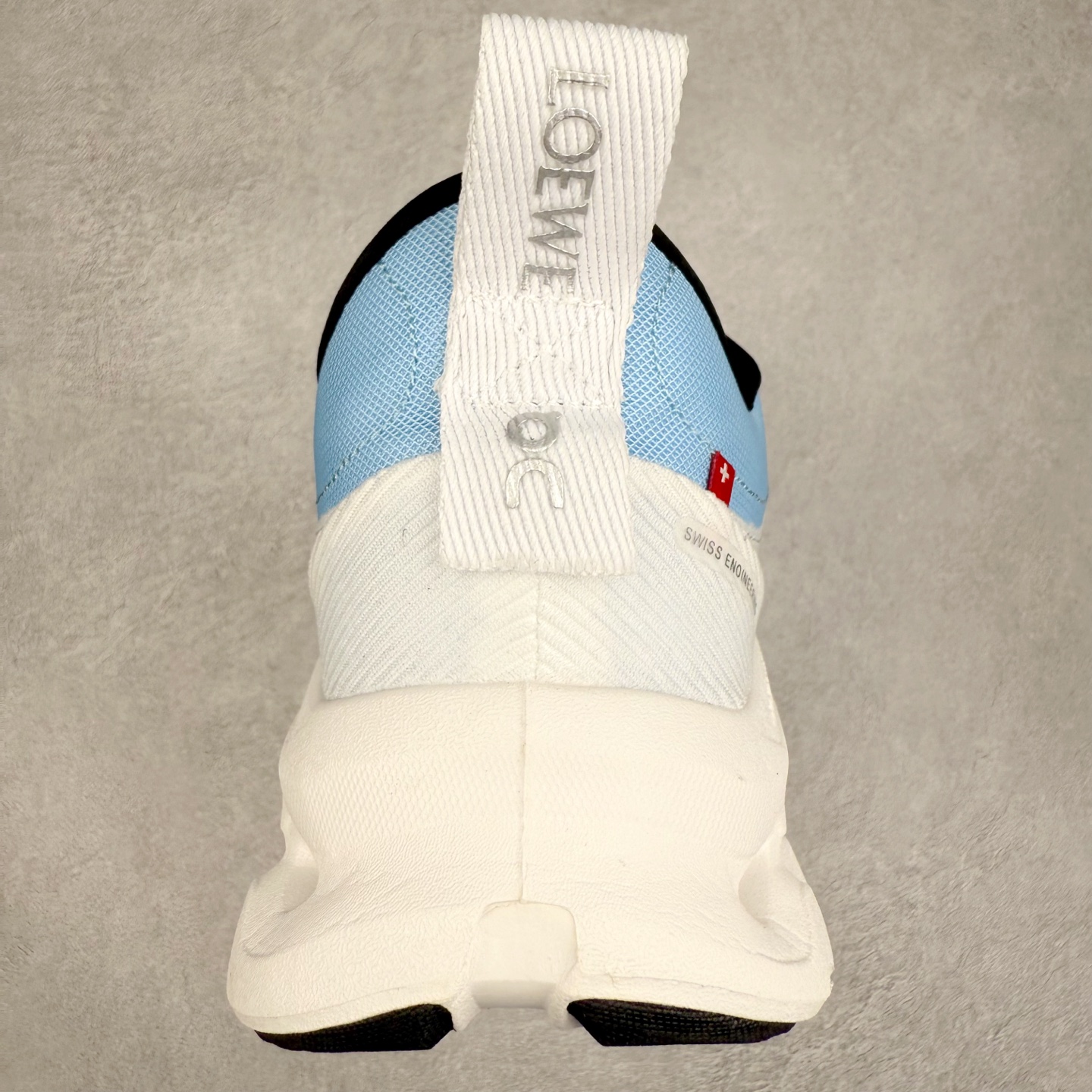 图片[8]-LOEWE x On Cloudtilt 2.0 昂跑罗意威联名 圆头系带生活休闲鞋 此运动品牌 开创于2010年 缓震着陆、强效回弹、轻柔质感的设计构思始终是ON研制关键 与此同时基于“为全球提供革新性的跑步感受”信念 陆续推出了多款跑鞋及其以专业运动人体跑步工程学为设计关键的功能性跑步服饰设备 让跑者不费力气地畅快畅跑 尺码：36 36.5 37.5 38 38.5 39 40 40.5 41 42 42.5 43 44 44.5 45-选品中心