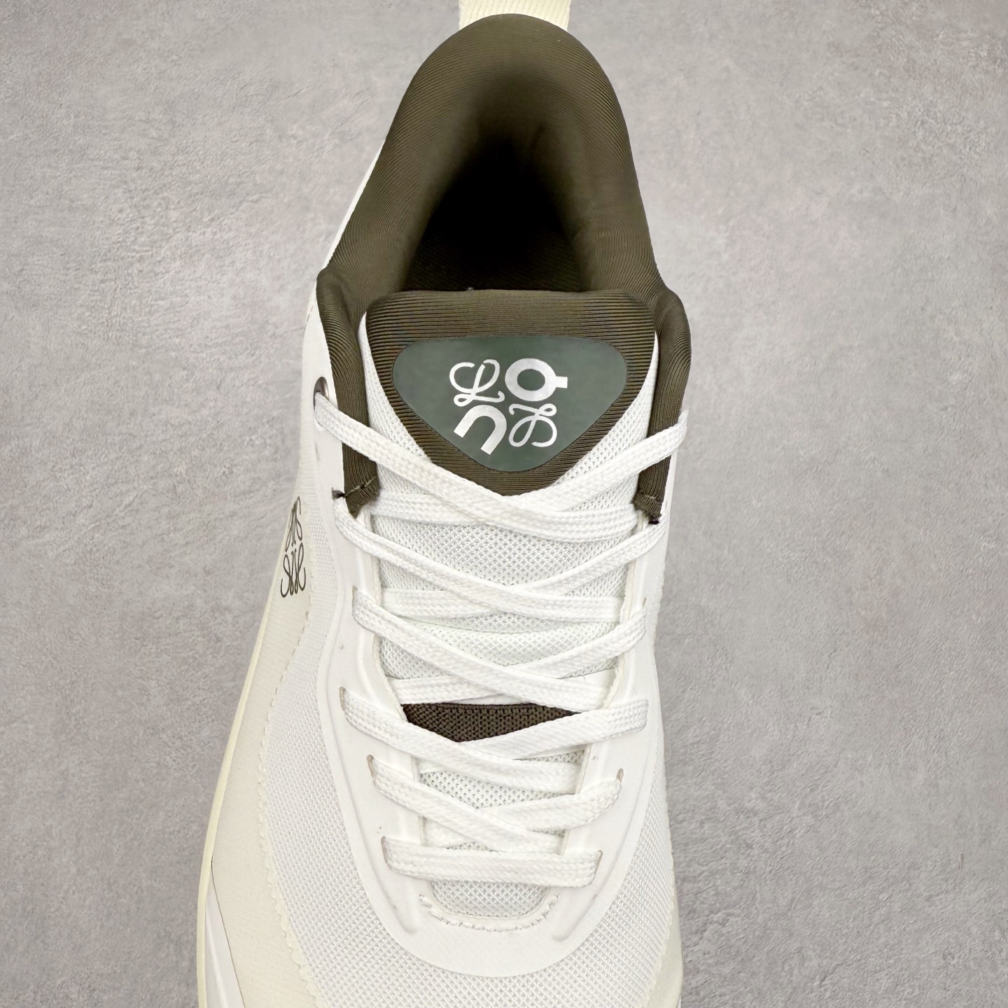 图片[5]-LOEWE x On Cloudtilt 2.0 昂跑罗意威联名 圆头系带生活休闲鞋 此运动品牌 开创于2010年 缓震着陆、强效回弹、轻柔质感的设计构思始终是ON研制关键 与此同时基于“为全球提供革新性的跑步感受”信念 陆续推出了多款跑鞋及其以专业运动人体跑步工程学为设计关键的功能性跑步服饰设备 让跑者不费力气地畅快畅跑 尺码：36 36.5 37.5 38 38.5 39 40 40.5 41 42 42.5 43 44 44.5 45-选品中心