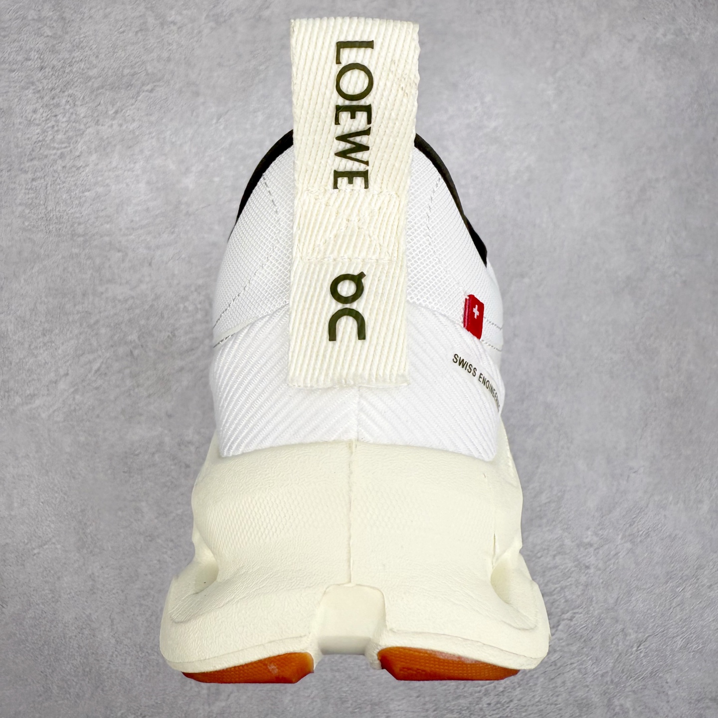 图片[8]-LOEWE x On Cloudtilt 2.0 昂跑罗意威联名 圆头系带生活休闲鞋 此运动品牌 开创于2010年 缓震着陆、强效回弹、轻柔质感的设计构思始终是ON研制关键 与此同时基于“为全球提供革新性的跑步感受”信念 陆续推出了多款跑鞋及其以专业运动人体跑步工程学为设计关键的功能性跑步服饰设备 让跑者不费力气地畅快畅跑 尺码：36 36.5 37.5 38 38.5 39 40 40.5 41 42 42.5 43 44 44.5 45-选品中心