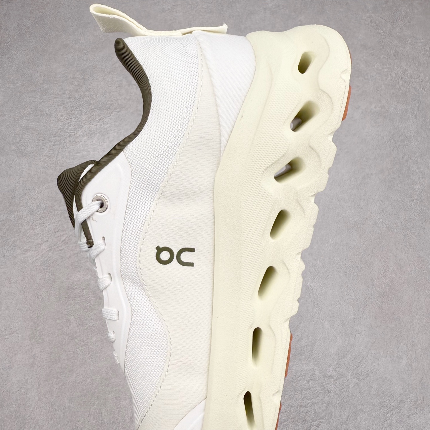 图片[7]-LOEWE x On Cloudtilt 2.0 昂跑罗意威联名 圆头系带生活休闲鞋 此运动品牌 开创于2010年 缓震着陆、强效回弹、轻柔质感的设计构思始终是ON研制关键 与此同时基于“为全球提供革新性的跑步感受”信念 陆续推出了多款跑鞋及其以专业运动人体跑步工程学为设计关键的功能性跑步服饰设备 让跑者不费力气地畅快畅跑 尺码：36 36.5 37.5 38 38.5 39 40 40.5 41 42 42.5 43 44 44.5 45-选品中心