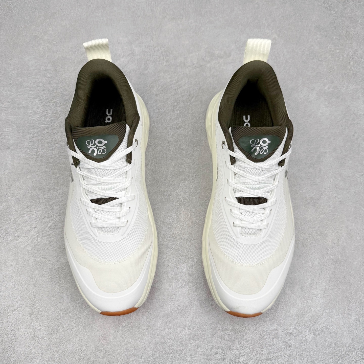 图片[2]-LOEWE x On Cloudtilt 2.0 昂跑罗意威联名 圆头系带生活休闲鞋 此运动品牌 开创于2010年 缓震着陆、强效回弹、轻柔质感的设计构思始终是ON研制关键 与此同时基于“为全球提供革新性的跑步感受”信念 陆续推出了多款跑鞋及其以专业运动人体跑步工程学为设计关键的功能性跑步服饰设备 让跑者不费力气地畅快畅跑 尺码：36 36.5 37.5 38 38.5 39 40 40.5 41 42 42.5 43 44 44.5 45-选品中心