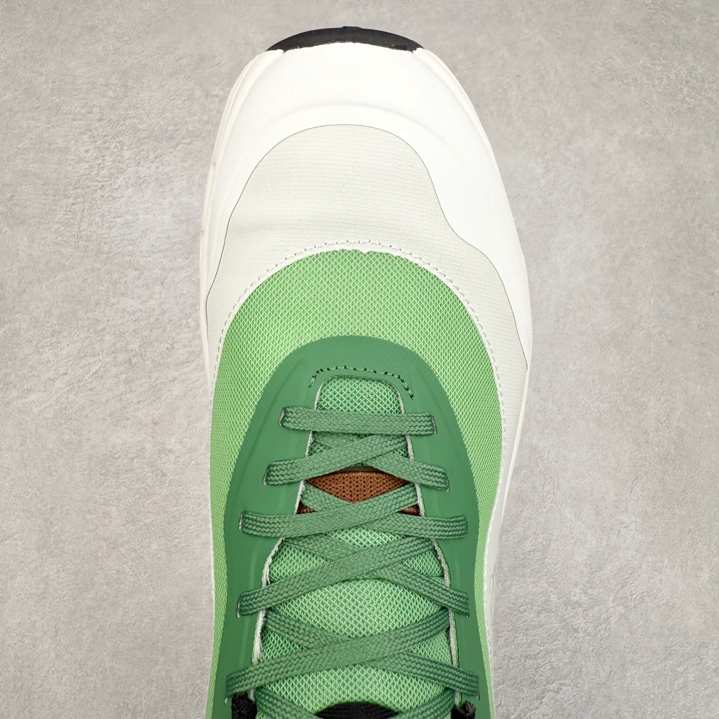 图片[4]-LOEWE x On Cloudtilt 2.0 昂跑罗意威联名 圆头系带生活休闲鞋 此运动品牌 开创于2010年 缓震着陆、强效回弹、轻柔质感的设计构思始终是ON研制关键 与此同时基于“为全球提供革新性的跑步感受”信念 陆续推出了多款跑鞋及其以专业运动人体跑步工程学为设计关键的功能性跑步服饰设备 让跑者不费力气地畅快畅跑 尺码：36 36.5 37.5 38 38.5 39 40 40.5 41 42 42.5 43 44 44.5 45-选品中心