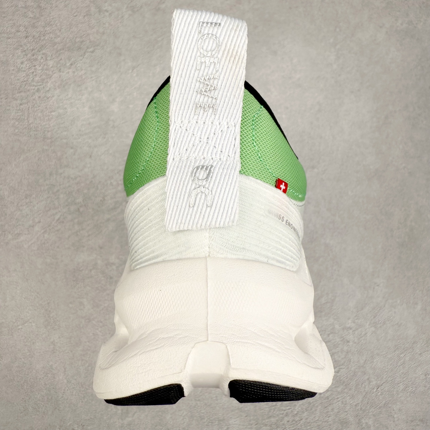 图片[8]-LOEWE x On Cloudtilt 2.0 昂跑罗意威联名 圆头系带生活休闲鞋 此运动品牌 开创于2010年 缓震着陆、强效回弹、轻柔质感的设计构思始终是ON研制关键 与此同时基于“为全球提供革新性的跑步感受”信念 陆续推出了多款跑鞋及其以专业运动人体跑步工程学为设计关键的功能性跑步服饰设备 让跑者不费力气地畅快畅跑 尺码：36 36.5 37.5 38 38.5 39 40 40.5 41 42 42.5 43 44 44.5 45-选品中心