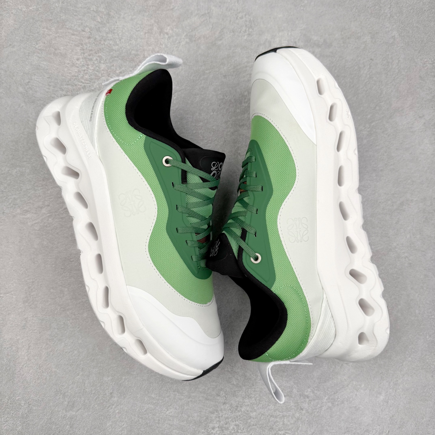 图片[3]-LOEWE x On Cloudtilt 2.0 昂跑罗意威联名 圆头系带生活休闲鞋 此运动品牌 开创于2010年 缓震着陆、强效回弹、轻柔质感的设计构思始终是ON研制关键 与此同时基于“为全球提供革新性的跑步感受”信念 陆续推出了多款跑鞋及其以专业运动人体跑步工程学为设计关键的功能性跑步服饰设备 让跑者不费力气地畅快畅跑 尺码：36 36.5 37.5 38 38.5 39 40 40.5 41 42 42.5 43 44 44.5 45-选品中心