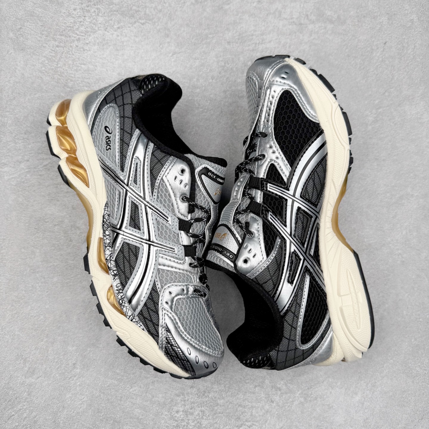 图片[3]-ASICS Gel-Nimbus 10.1 亚瑟士雨云10.1代系列轻量缓震休闲运动跑步鞋 近年来，运动鞋市场迎来了一个新的设计潮流：通过融合艺术与技术，赋予运动鞋更多的时尚元素和创新设计。作为市场中的领导者之一，ASICS（亚瑟士）一向以其技术创新和卓越的鞋款设计著称。而另一个前卫的实验鞋类品牌EMPTY BEHAVIOR，以其非凡的创意和探索，尤其对未来主义和非传统材料的热情撞击，从业界中脱颖而出。两者的合作，以推出特别版的GEL-NIMBUS™ 10.1鞋款——主题为“EVEN MY SHOE IS ART”为标志，为运动鞋设计涉入一个全新的高度。尺码：36 37 37.5 38 39 39.5 40.5 41.5 42 42.5 43.5 44 44.5 45-选品中心