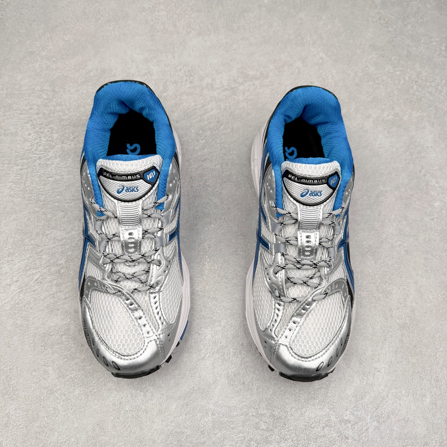 图片[2]-ASICS Gel-Nimbus 10.1 亚瑟士雨云10.1代系列轻量缓震休闲运动跑步鞋 近年来，运动鞋市场迎来了一个新的设计潮流：通过融合艺术与技术，赋予运动鞋更多的时尚元素和创新设计。作为市场中的领导者之一，ASICS（亚瑟士）一向以其技术创新和卓越的鞋款设计著称。而另一个前卫的实验鞋类品牌EMPTY BEHAVIOR，以其非凡的创意和探索，尤其对未来主义和非传统材料的热情撞击，从业界中脱颖而出。两者的合作，以推出特别版的GEL-NIMBUS™ 10.1鞋款——主题为“EVEN MY SHOE IS ART”为标志，为运动鞋设计涉入一个全新的高度。尺码：36 37 37.5 38 39 39.5 40.5 41.5 42 42.5 43.5 44 44.5 45-选品中心