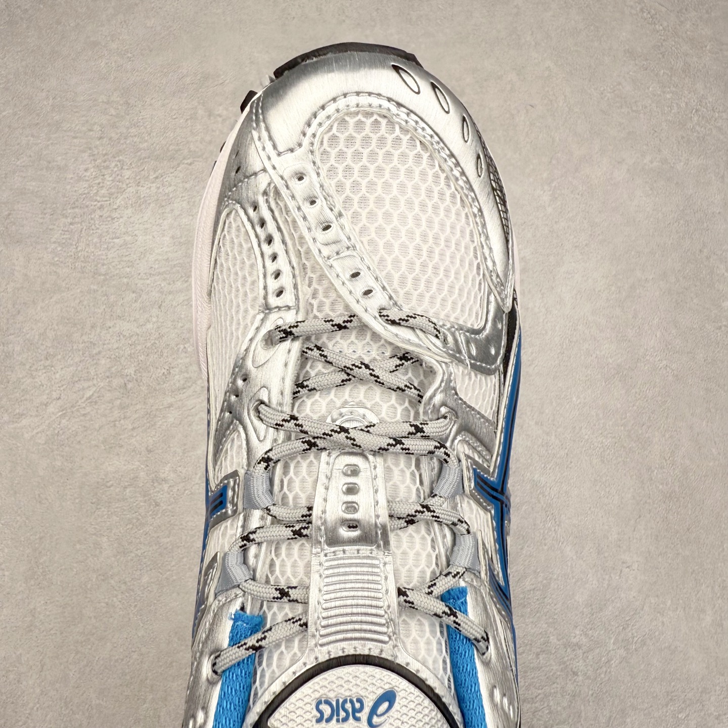 图片[4]-ASICS Gel-Nimbus 10.1 亚瑟士雨云10.1代系列轻量缓震休闲运动跑步鞋 近年来，运动鞋市场迎来了一个新的设计潮流：通过融合艺术与技术，赋予运动鞋更多的时尚元素和创新设计。作为市场中的领导者之一，ASICS（亚瑟士）一向以其技术创新和卓越的鞋款设计著称。而另一个前卫的实验鞋类品牌EMPTY BEHAVIOR，以其非凡的创意和探索，尤其对未来主义和非传统材料的热情撞击，从业界中脱颖而出。两者的合作，以推出特别版的GEL-NIMBUS™ 10.1鞋款——主题为“EVEN MY SHOE IS ART”为标志，为运动鞋设计涉入一个全新的高度。尺码：36 37 37.5 38 39 39.5 40.5 41.5 42 42.5 43.5 44 44.5 45-选品中心