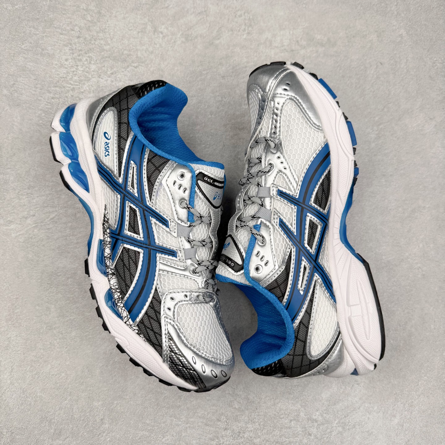 图片[3]-ASICS Gel-Nimbus 10.1 亚瑟士雨云10.1代系列轻量缓震休闲运动跑步鞋 近年来，运动鞋市场迎来了一个新的设计潮流：通过融合艺术与技术，赋予运动鞋更多的时尚元素和创新设计。作为市场中的领导者之一，ASICS（亚瑟士）一向以其技术创新和卓越的鞋款设计著称。而另一个前卫的实验鞋类品牌EMPTY BEHAVIOR，以其非凡的创意和探索，尤其对未来主义和非传统材料的热情撞击，从业界中脱颖而出。两者的合作，以推出特别版的GEL-NIMBUS™ 10.1鞋款——主题为“EVEN MY SHOE IS ART”为标志，为运动鞋设计涉入一个全新的高度。尺码：36 37 37.5 38 39 39.5 40.5 41.5 42 42.5 43.5 44 44.5 45-选品中心