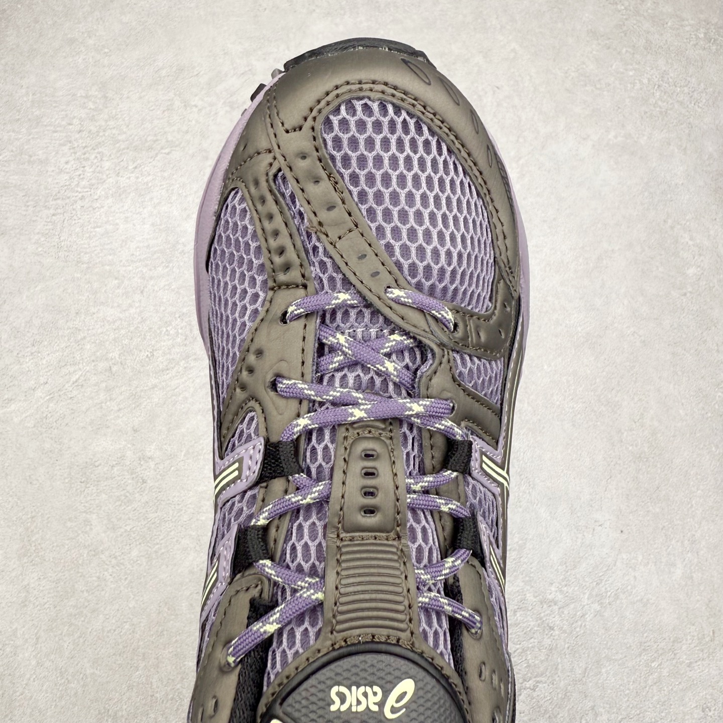 图片[4]-ASICS Gel-Nimbus 10.1 亚瑟士雨云10.1代系列轻量缓震休闲运动跑步鞋 近年来，运动鞋市场迎来了一个新的设计潮流：通过融合艺术与技术，赋予运动鞋更多的时尚元素和创新设计。作为市场中的领导者之一，ASICS（亚瑟士）一向以其技术创新和卓越的鞋款设计著称。而另一个前卫的实验鞋类品牌EMPTY BEHAVIOR，以其非凡的创意和探索，尤其对未来主义和非传统材料的热情撞击，从业界中脱颖而出。两者的合作，以推出特别版的GEL-NIMBUS™ 10.1鞋款——主题为“EVEN MY SHOE IS ART”为标志，为运动鞋设计涉入一个全新的高度。尺码：36 37 37.5 38 39 39.5 40.5 41.5 42 42.5 43.5 44 44.5 45-选品中心