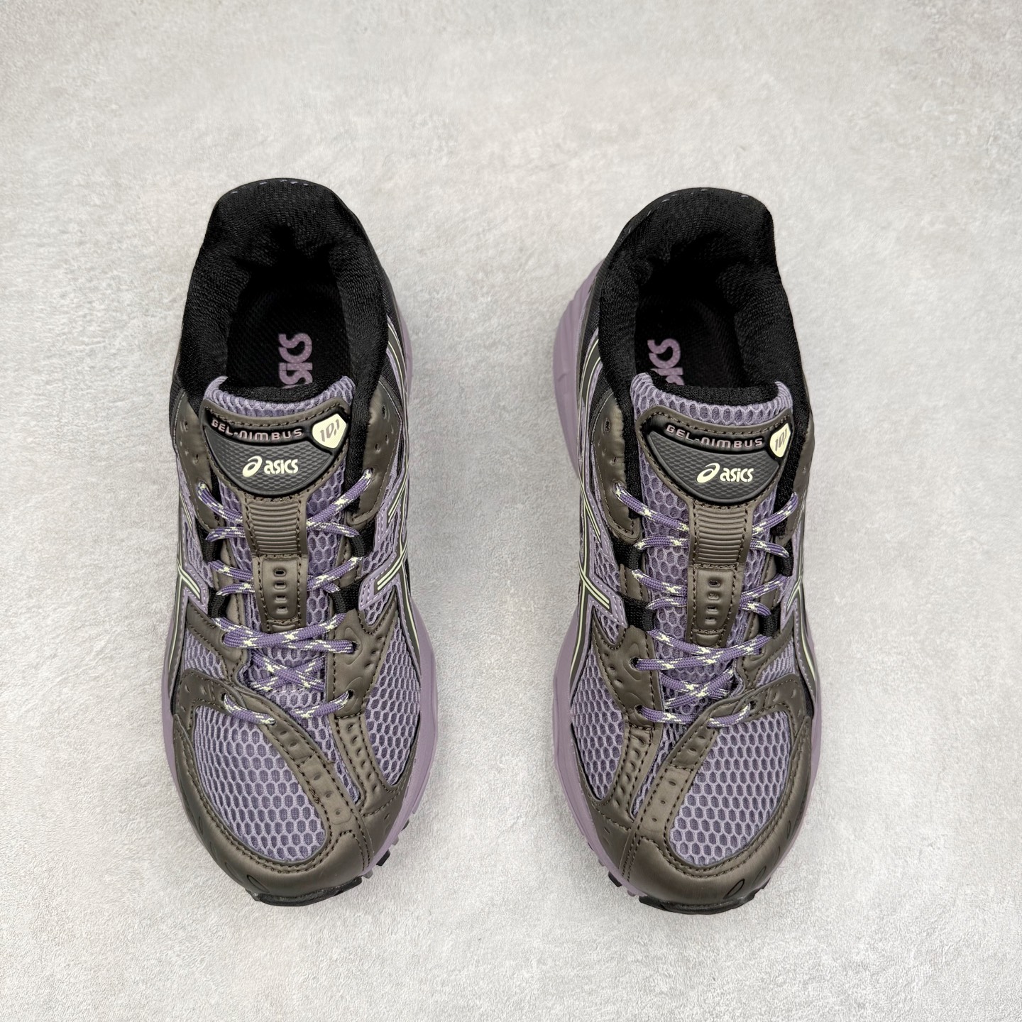 图片[2]-ASICS Gel-Nimbus 10.1 亚瑟士雨云10.1代系列轻量缓震休闲运动跑步鞋 近年来，运动鞋市场迎来了一个新的设计潮流：通过融合艺术与技术，赋予运动鞋更多的时尚元素和创新设计。作为市场中的领导者之一，ASICS（亚瑟士）一向以其技术创新和卓越的鞋款设计著称。而另一个前卫的实验鞋类品牌EMPTY BEHAVIOR，以其非凡的创意和探索，尤其对未来主义和非传统材料的热情撞击，从业界中脱颖而出。两者的合作，以推出特别版的GEL-NIMBUS™ 10.1鞋款——主题为“EVEN MY SHOE IS ART”为标志，为运动鞋设计涉入一个全新的高度。尺码：36 37 37.5 38 39 39.5 40.5 41.5 42 42.5 43.5 44 44.5 45-选品中心