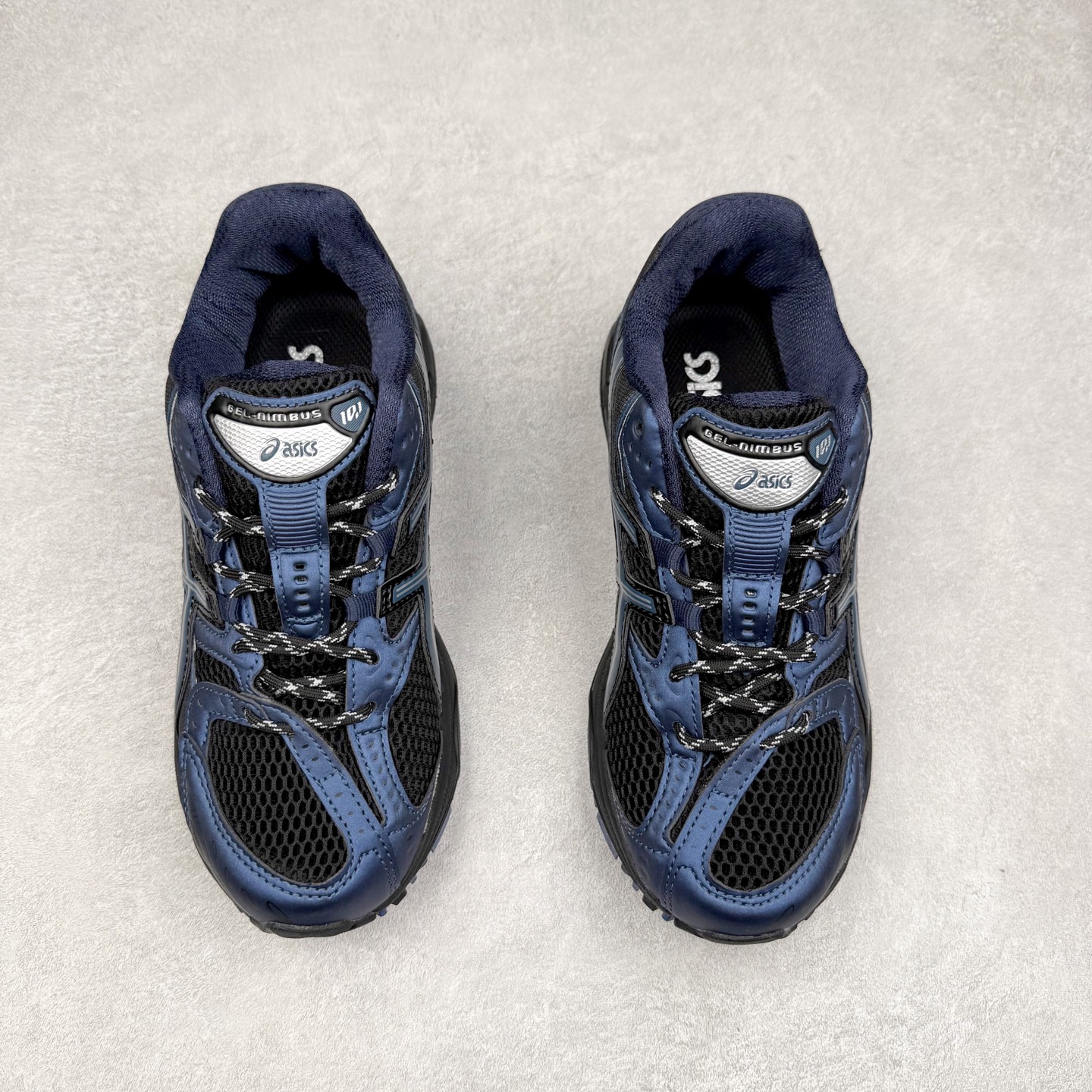 图片[2]-ASICS Gel-Nimbus 10.1 亚瑟士雨云10.1代系列轻量缓震休闲运动跑步鞋 近年来，运动鞋市场迎来了一个新的设计潮流：通过融合艺术与技术，赋予运动鞋更多的时尚元素和创新设计。作为市场中的领导者之一，ASICS（亚瑟士）一向以其技术创新和卓越的鞋款设计著称。而另一个前卫的实验鞋类品牌EMPTY BEHAVIOR，以其非凡的创意和探索，尤其对未来主义和非传统材料的热情撞击，从业界中脱颖而出。两者的合作，以推出特别版的GEL-NIMBUS™ 10.1鞋款——主题为“EVEN MY SHOE IS ART”为标志，为运动鞋设计涉入一个全新的高度。尺码：36 37 37.5 38 39 39.5 40.5 41.5 42 42.5 43.5 44 44.5 45-选品中心