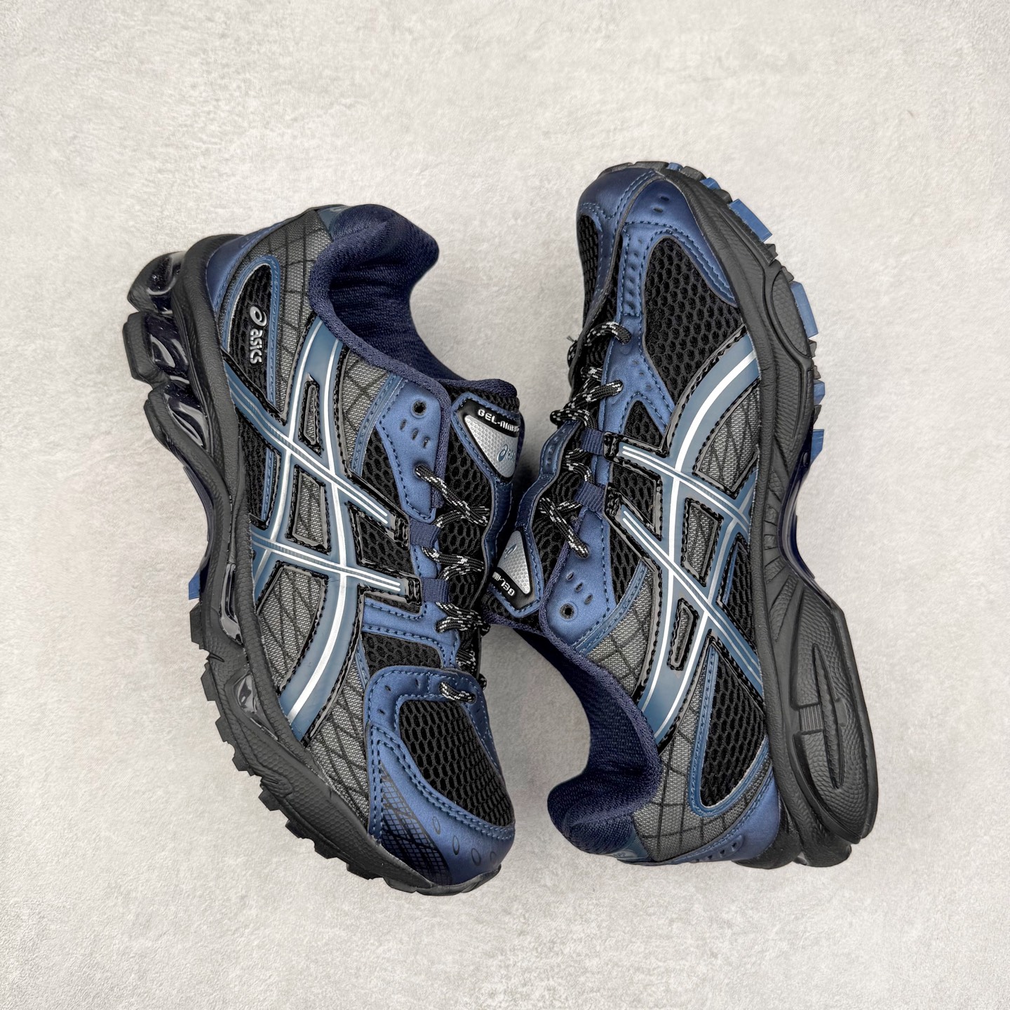 图片[3]-ASICS Gel-Nimbus 10.1 亚瑟士雨云10.1代系列轻量缓震休闲运动跑步鞋 近年来，运动鞋市场迎来了一个新的设计潮流：通过融合艺术与技术，赋予运动鞋更多的时尚元素和创新设计。作为市场中的领导者之一，ASICS（亚瑟士）一向以其技术创新和卓越的鞋款设计著称。而另一个前卫的实验鞋类品牌EMPTY BEHAVIOR，以其非凡的创意和探索，尤其对未来主义和非传统材料的热情撞击，从业界中脱颖而出。两者的合作，以推出特别版的GEL-NIMBUS™ 10.1鞋款——主题为“EVEN MY SHOE IS ART”为标志，为运动鞋设计涉入一个全新的高度。尺码：36 37 37.5 38 39 39.5 40.5 41.5 42 42.5 43.5 44 44.5 45-选品中心