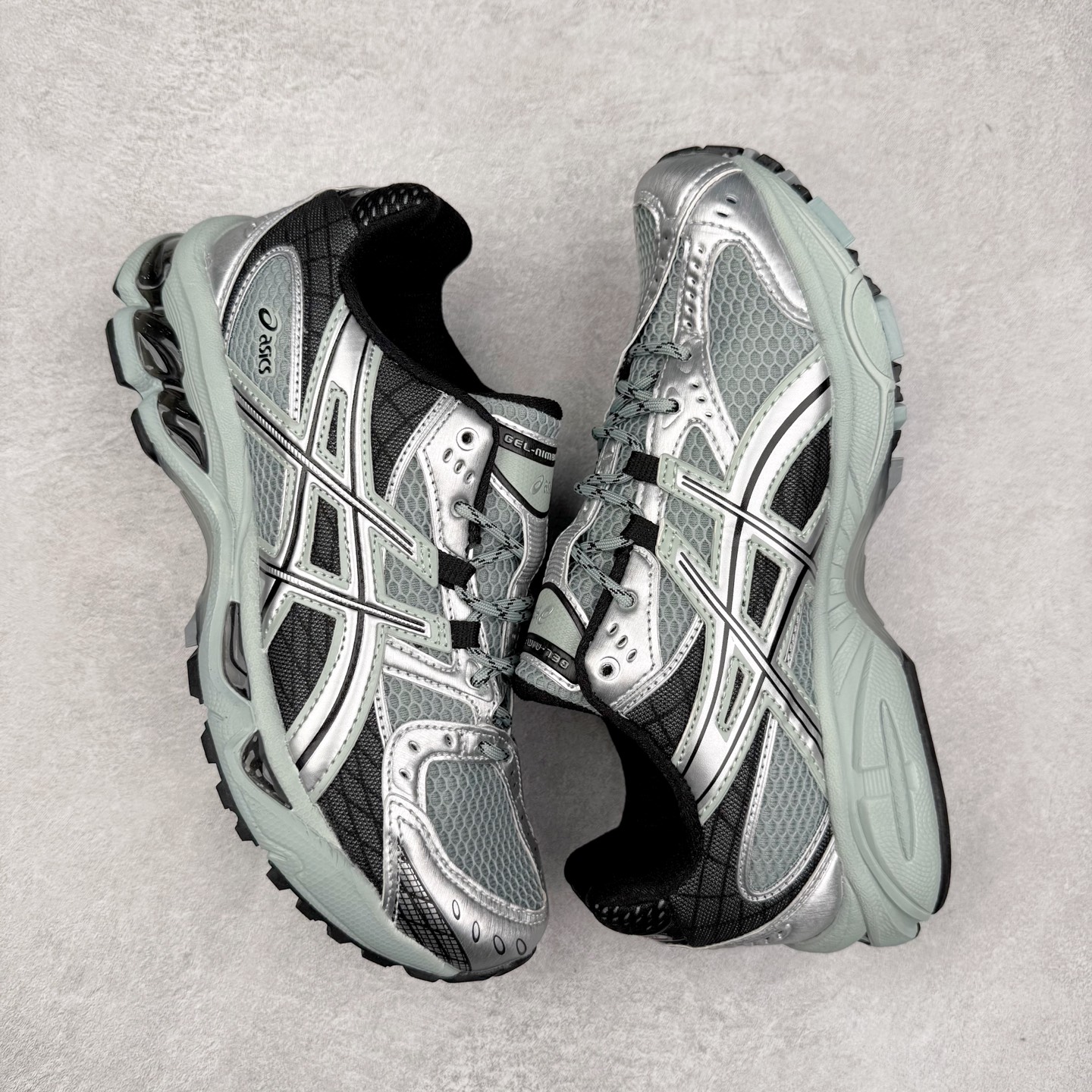 图片[3]-ASICS Gel-Nimbus 10.1 亚瑟士雨云10.1代系列轻量缓震休闲运动跑步鞋 近年来，运动鞋市场迎来了一个新的设计潮流：通过融合艺术与技术，赋予运动鞋更多的时尚元素和创新设计。作为市场中的领导者之一，ASICS（亚瑟士）一向以其技术创新和卓越的鞋款设计著称。而另一个前卫的实验鞋类品牌EMPTY BEHAVIOR，以其非凡的创意和探索，尤其对未来主义和非传统材料的热情撞击，从业界中脱颖而出。两者的合作，以推出特别版的GEL-NIMBUS™ 10.1鞋款——主题为“EVEN MY SHOE IS ART”为标志，为运动鞋设计涉入一个全新的高度。尺码：36 37 37.5 38 39 39.5 40.5 41.5 42 42.5 43.5 44 44.5 45-选品中心