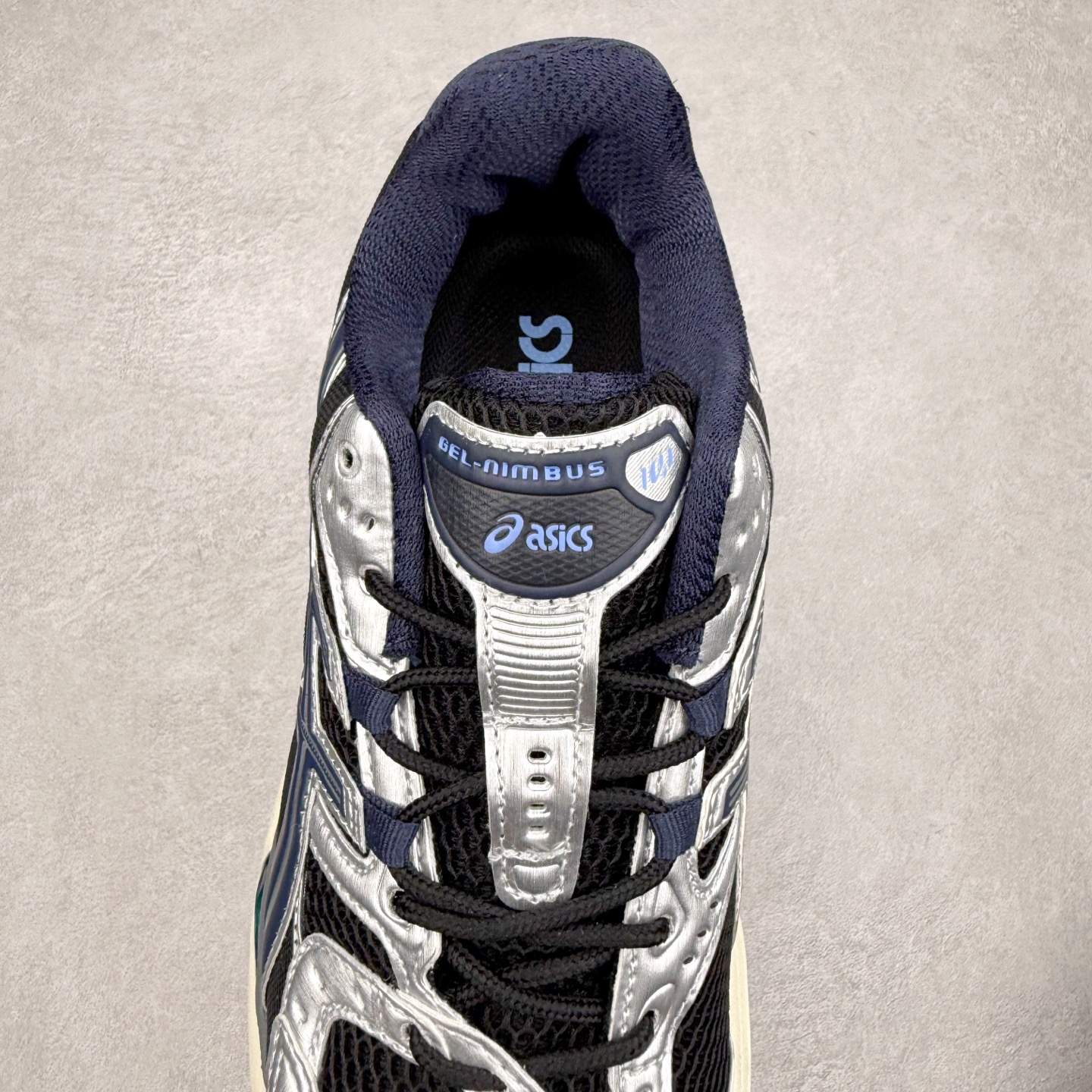 图片[5]-ASICS Gel-Nimbus 10.1 亚瑟士雨云10.1代系列轻量缓震休闲运动跑步鞋 近年来，运动鞋市场迎来了一个新的设计潮流：通过融合艺术与技术，赋予运动鞋更多的时尚元素和创新设计。作为市场中的领导者之一，ASICS（亚瑟士）一向以其技术创新和卓越的鞋款设计著称。而另一个前卫的实验鞋类品牌EMPTY BEHAVIOR，以其非凡的创意和探索，尤其对未来主义和非传统材料的热情撞击，从业界中脱颖而出。两者的合作，以推出特别版的GEL-NIMBUS™ 10.1鞋款——主题为“EVEN MY SHOE IS ART”为标志，为运动鞋设计涉入一个全新的高度。尺码：36 37 37.5 38 39 39.5 40.5 41.5 42 42.5 43.5 44 44.5 45-选品中心