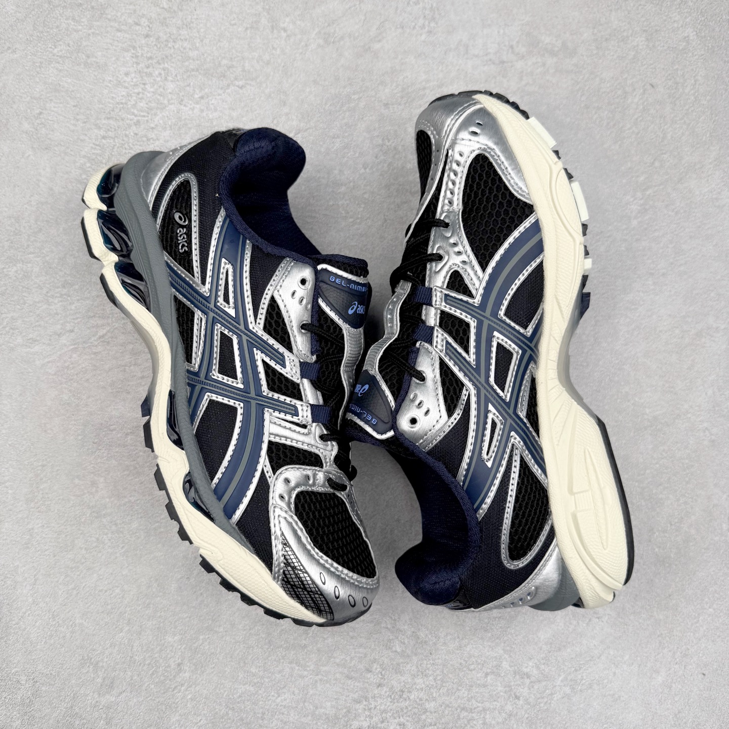 图片[3]-ASICS Gel-Nimbus 10.1 亚瑟士雨云10.1代系列轻量缓震休闲运动跑步鞋 近年来，运动鞋市场迎来了一个新的设计潮流：通过融合艺术与技术，赋予运动鞋更多的时尚元素和创新设计。作为市场中的领导者之一，ASICS（亚瑟士）一向以其技术创新和卓越的鞋款设计著称。而另一个前卫的实验鞋类品牌EMPTY BEHAVIOR，以其非凡的创意和探索，尤其对未来主义和非传统材料的热情撞击，从业界中脱颖而出。两者的合作，以推出特别版的GEL-NIMBUS™ 10.1鞋款——主题为“EVEN MY SHOE IS ART”为标志，为运动鞋设计涉入一个全新的高度。尺码：36 37 37.5 38 39 39.5 40.5 41.5 42 42.5 43.5 44 44.5 45-选品中心
