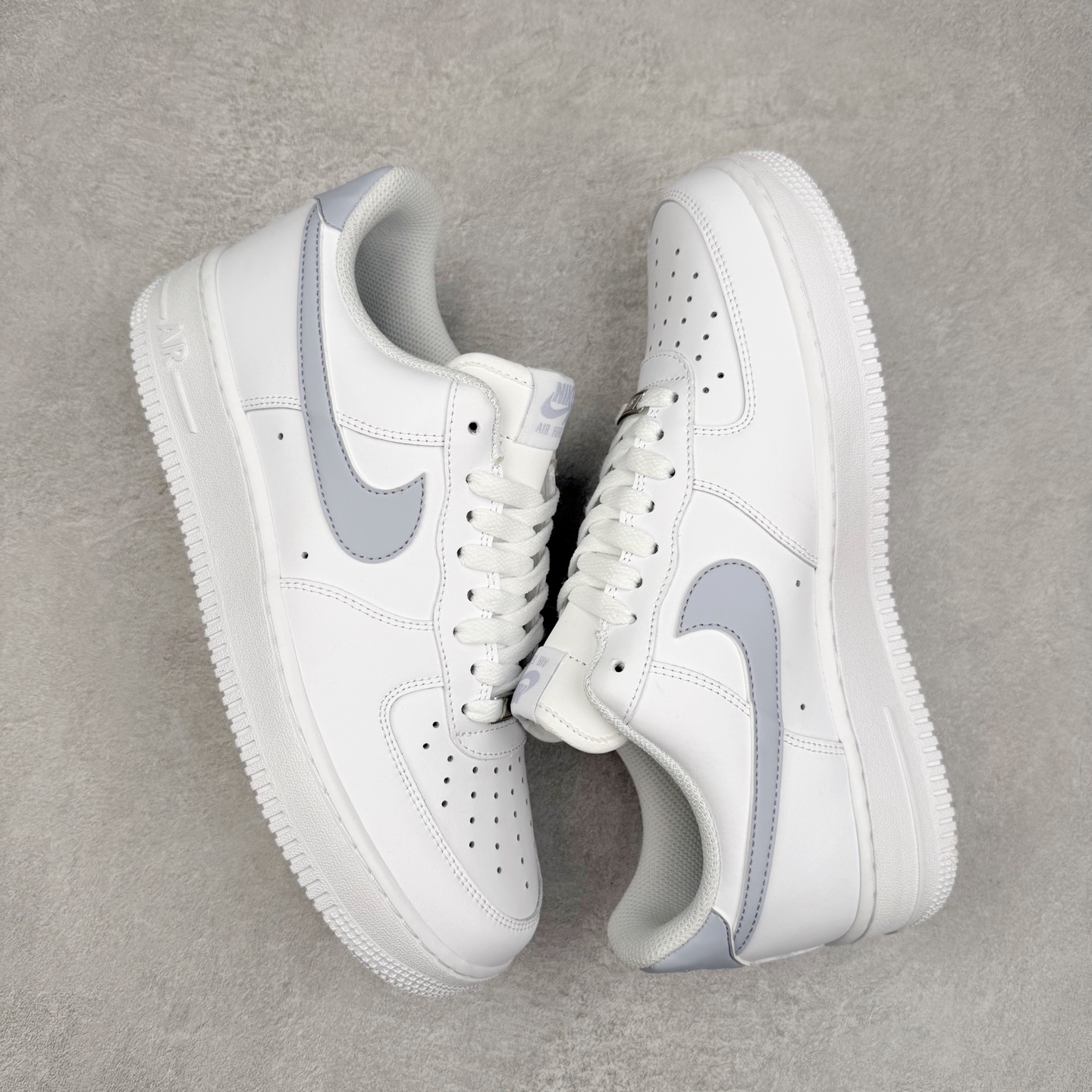 图片[3]-NK Air Force 1´07 Low 空军一号低帮百搭休闲运动板鞋 FJ4146-117 柔软、弹性十足的缓震性能和出色的中底设计 横跨复古与现代的外型结合 造就出风靡全球 三十多年的Force 1 直到今天还深受青睐 实拍调校N版已经零色差零失真 百分百还原实物色彩所见即所得 不存在货不对板色差等低级问题 选购参考实物拍摄 不混卖不参货 只用心做好货严格选品 承诺混一赔十 尺码：36 36.5 37.5 38 38.5 39 40 40.5 41 42 42.5 43 44 44.5 45-选品中心