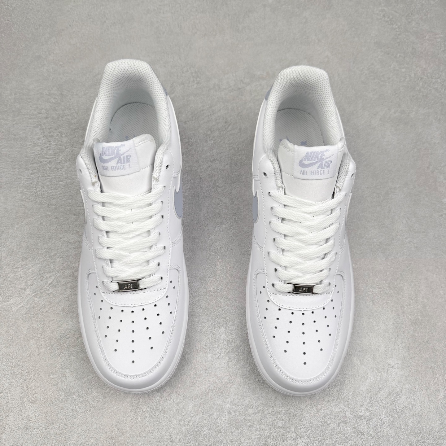 图片[2]-NK Air Force 1´07 Low 空军一号低帮百搭休闲运动板鞋 FJ4146-117 柔软、弹性十足的缓震性能和出色的中底设计 横跨复古与现代的外型结合 造就出风靡全球 三十多年的Force 1 直到今天还深受青睐 实拍调校N版已经零色差零失真 百分百还原实物色彩所见即所得 不存在货不对板色差等低级问题 选购参考实物拍摄 不混卖不参货 只用心做好货严格选品 承诺混一赔十 尺码：36 36.5 37.5 38 38.5 39 40 40.5 41 42 42.5 43 44 44.5 45-选品中心