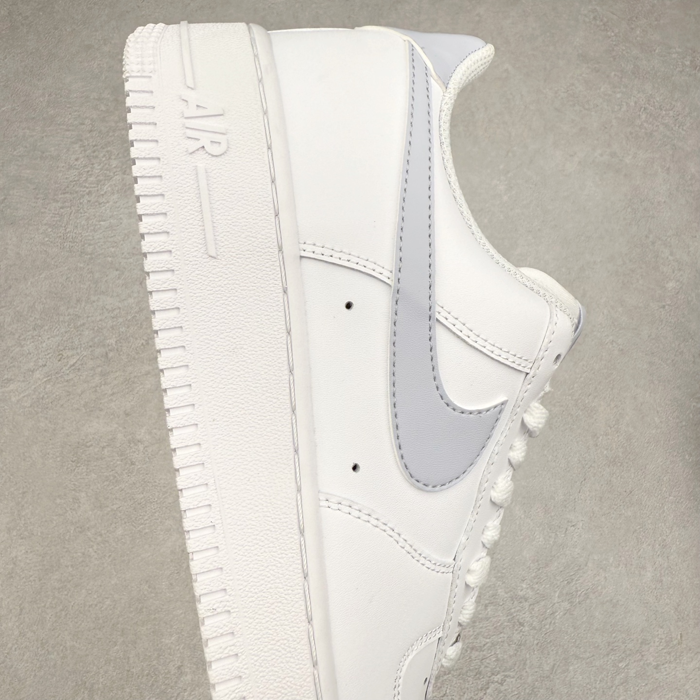 图片[6]-NK Air Force 1´07 Low 空军一号低帮百搭休闲运动板鞋 FJ4146-117 柔软、弹性十足的缓震性能和出色的中底设计 横跨复古与现代的外型结合 造就出风靡全球 三十多年的Force 1 直到今天还深受青睐 实拍调校N版已经零色差零失真 百分百还原实物色彩所见即所得 不存在货不对板色差等低级问题 选购参考实物拍摄 不混卖不参货 只用心做好货严格选品 承诺混一赔十 尺码：36 36.5 37.5 38 38.5 39 40 40.5 41 42 42.5 43 44 44.5 45-选品中心