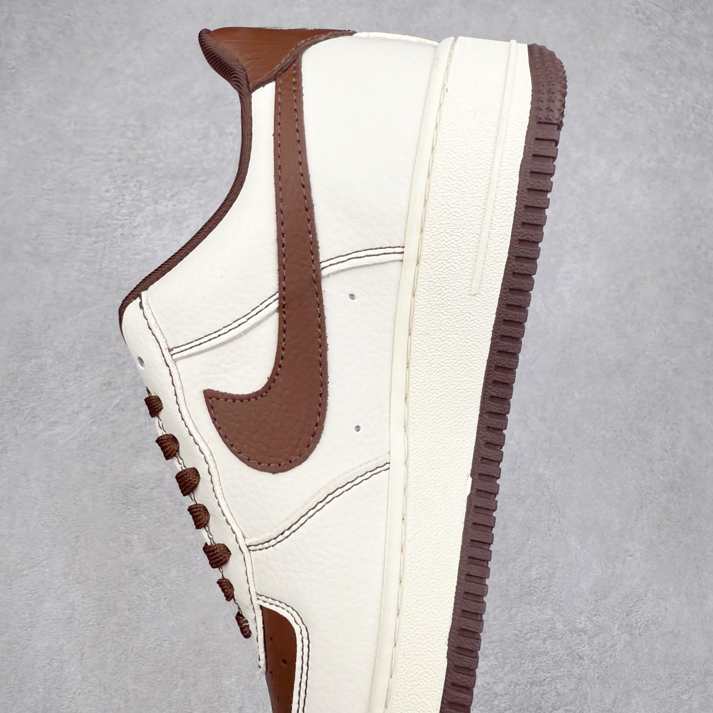 图片[7]-NK Air Force 1´07 Low 空军一号低帮百搭休闲运动板鞋 KK1988-087 柔软、弹性十足的缓震性能和出色的中底设计 横跨复古与现代的外型结合 造就出风靡全球 三十多年的Force 1 直到今天还深受青睐 实拍调校N版已经零色差零失真 百分百还原实物色彩所见即所得 不存在货不对板色差等低级问题 选购参考实物拍摄 不混卖不参货 只用心做好货严格选品 承诺混一赔十 尺码：36 36.5 37.5 38 38.5 39 40 40.5 41 42 42.5 43 44 44.5 45-选品中心