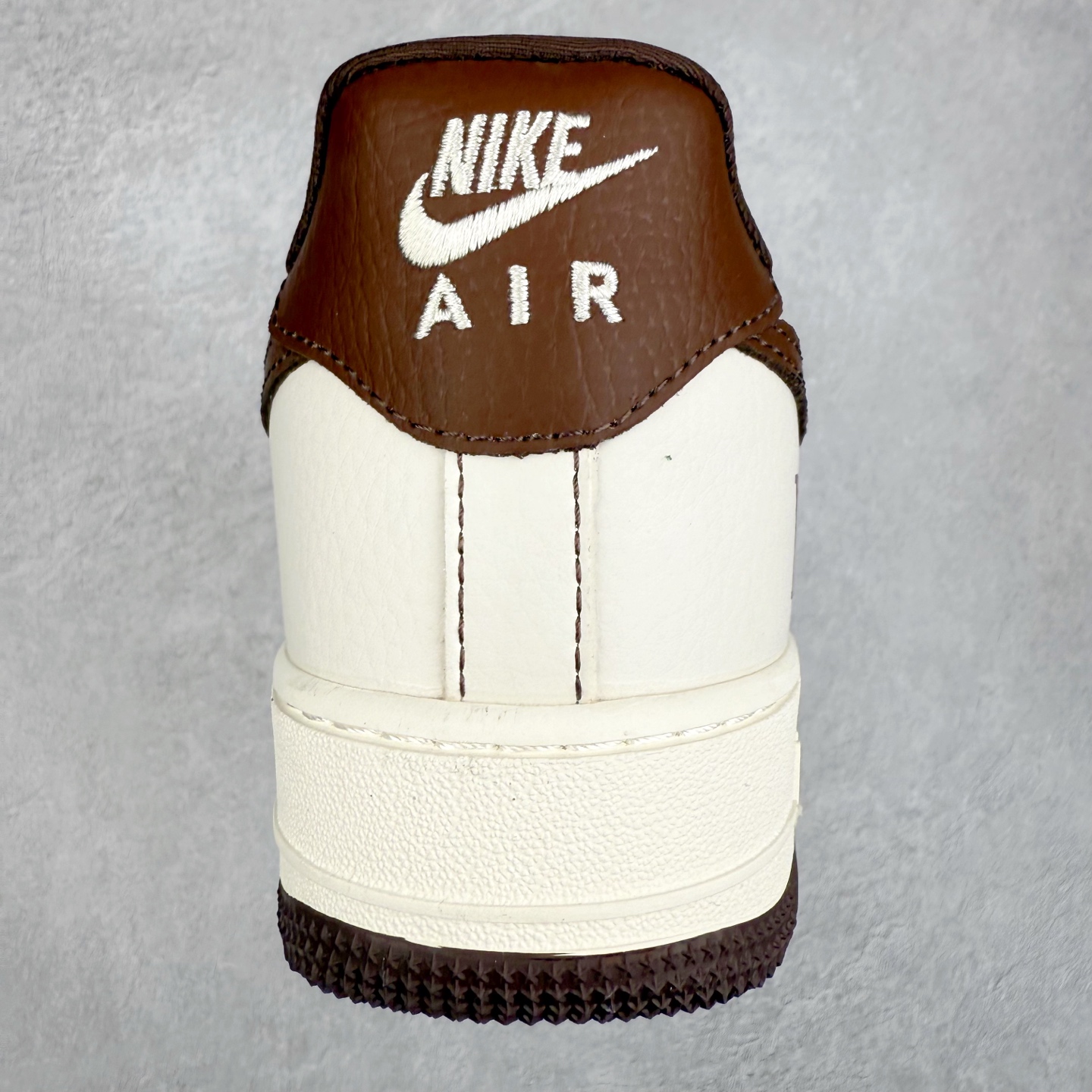 图片[8]-NK Air Force 1´07 Low 空军一号低帮百搭休闲运动板鞋 KK1988-087 柔软、弹性十足的缓震性能和出色的中底设计 横跨复古与现代的外型结合 造就出风靡全球 三十多年的Force 1 直到今天还深受青睐 实拍调校N版已经零色差零失真 百分百还原实物色彩所见即所得 不存在货不对板色差等低级问题 选购参考实物拍摄 不混卖不参货 只用心做好货严格选品 承诺混一赔十 尺码：36 36.5 37.5 38 38.5 39 40 40.5 41 42 42.5 43 44 44.5 45-选品中心