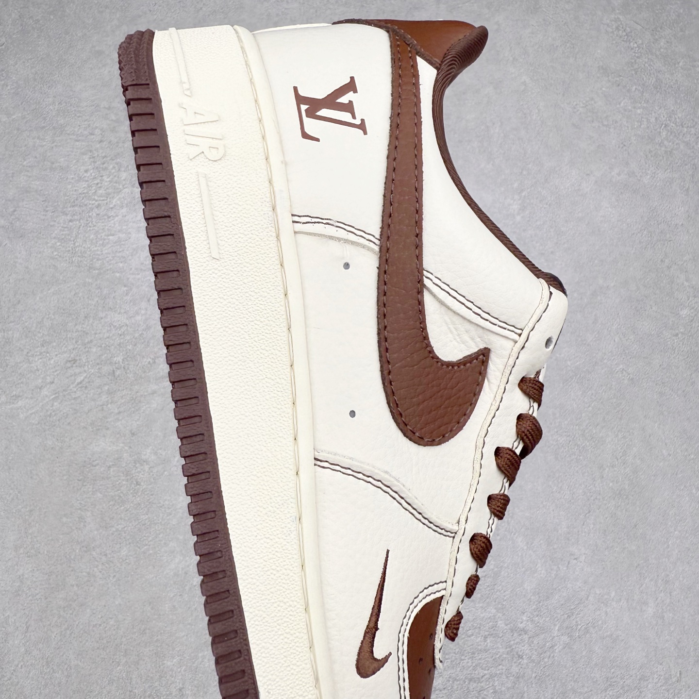 图片[6]-NK Air Force 1´07 Low 空军一号低帮百搭休闲运动板鞋 KK1988-087 柔软、弹性十足的缓震性能和出色的中底设计 横跨复古与现代的外型结合 造就出风靡全球 三十多年的Force 1 直到今天还深受青睐 实拍调校N版已经零色差零失真 百分百还原实物色彩所见即所得 不存在货不对板色差等低级问题 选购参考实物拍摄 不混卖不参货 只用心做好货严格选品 承诺混一赔十 尺码：36 36.5 37.5 38 38.5 39 40 40.5 41 42 42.5 43 44 44.5 45-选品中心