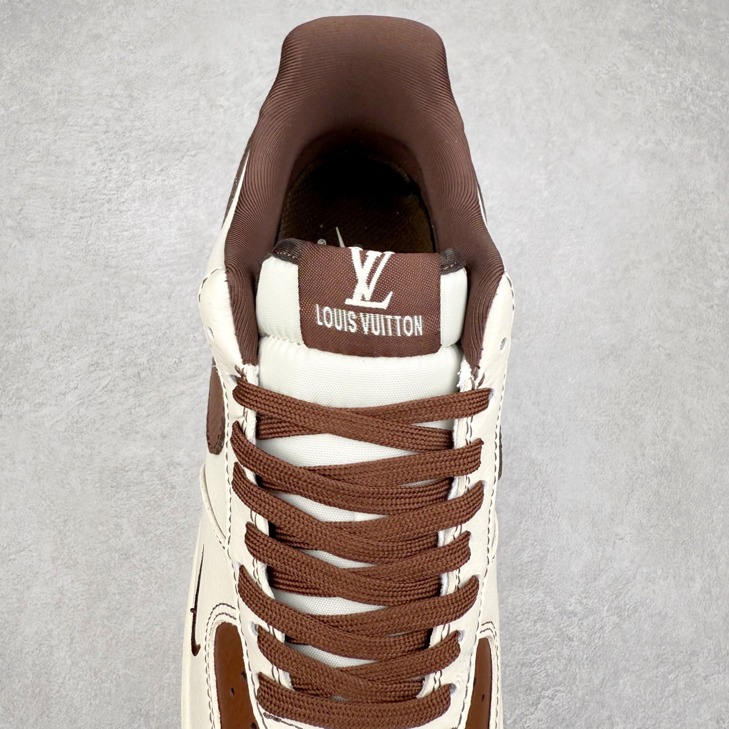 图片[5]-NK Air Force 1´07 Low 空军一号低帮百搭休闲运动板鞋 KK1988-087 柔软、弹性十足的缓震性能和出色的中底设计 横跨复古与现代的外型结合 造就出风靡全球 三十多年的Force 1 直到今天还深受青睐 实拍调校N版已经零色差零失真 百分百还原实物色彩所见即所得 不存在货不对板色差等低级问题 选购参考实物拍摄 不混卖不参货 只用心做好货严格选品 承诺混一赔十 尺码：36 36.5 37.5 38 38.5 39 40 40.5 41 42 42.5 43 44 44.5 45-选品中心