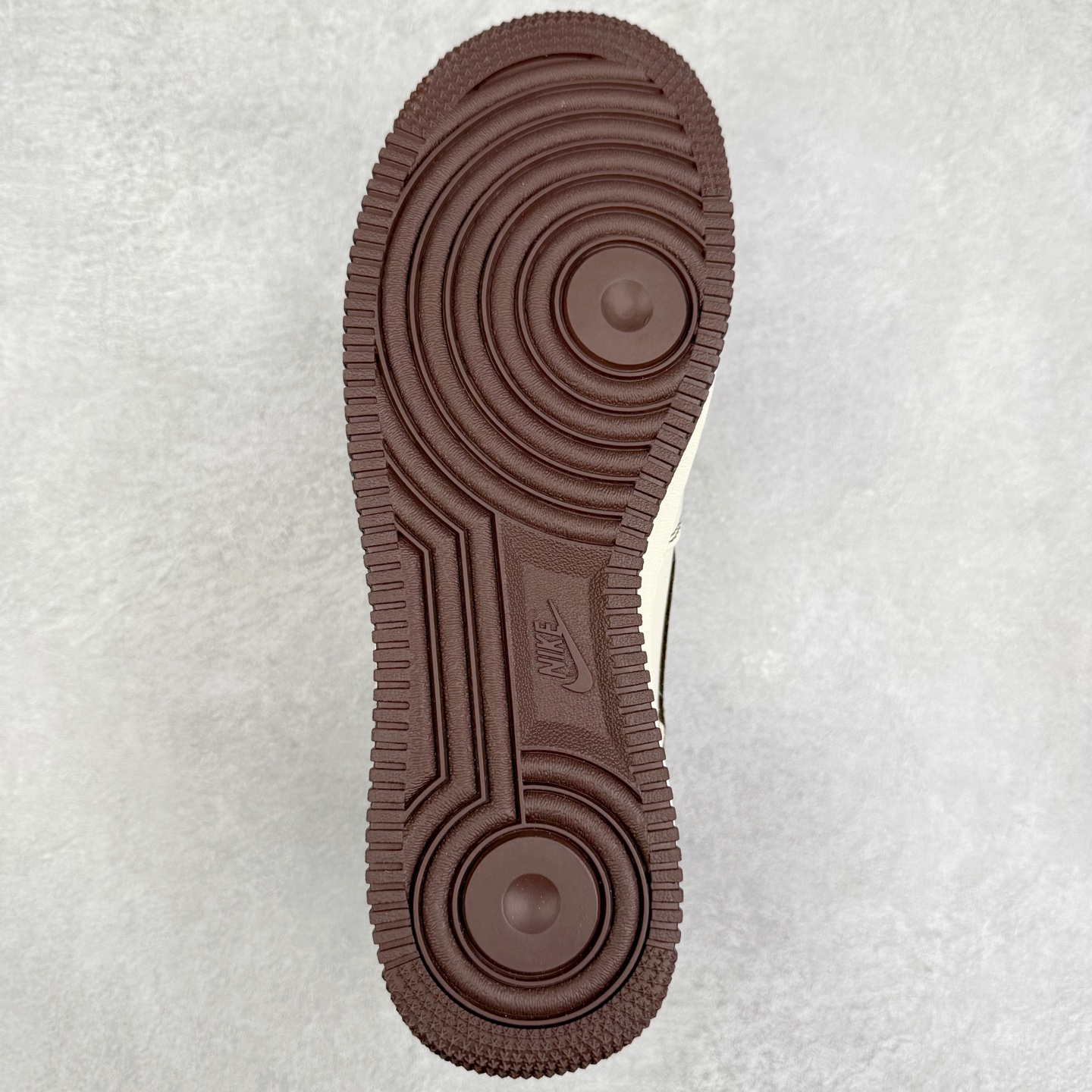 图片[9]-NK Air Force 1´07 Low 空军一号低帮百搭休闲运动板鞋 KK1988-087 柔软、弹性十足的缓震性能和出色的中底设计 横跨复古与现代的外型结合 造就出风靡全球 三十多年的Force 1 直到今天还深受青睐 实拍调校N版已经零色差零失真 百分百还原实物色彩所见即所得 不存在货不对板色差等低级问题 选购参考实物拍摄 不混卖不参货 只用心做好货严格选品 承诺混一赔十 尺码：36 36.5 37.5 38 38.5 39 40 40.5 41 42 42.5 43 44 44.5 45-选品中心