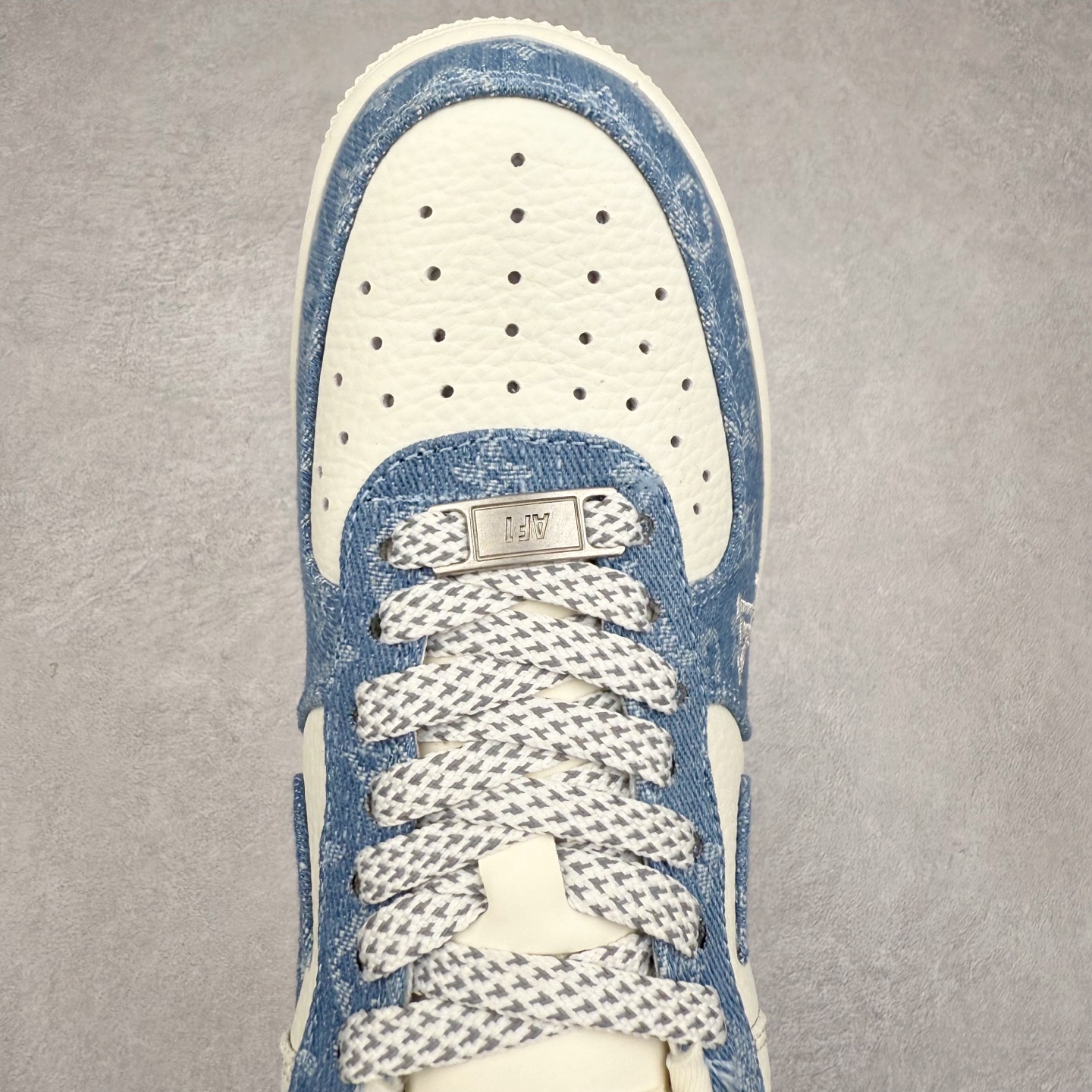 图片[4]-NK Air Force 1´07 Low 空军一号低帮百搭休闲运动板鞋 SC0601-555 柔软、弹性十足的缓震性能和出色的中底设计 横跨复古与现代的外型结合 造就出风靡全球 三十多年的Force 1 直到今天还深受青睐 实拍调校N版已经零色差零失真 百分百还原实物色彩所见即所得 不存在货不对板色差等低级问题 选购参考实物拍摄 不混卖不参货 只用心做好货严格选品 承诺混一赔十 尺码：36 36.5 37.5 38 38.5 39 40 40.5 41 42 42.5 43 44 44.5 45-选品中心