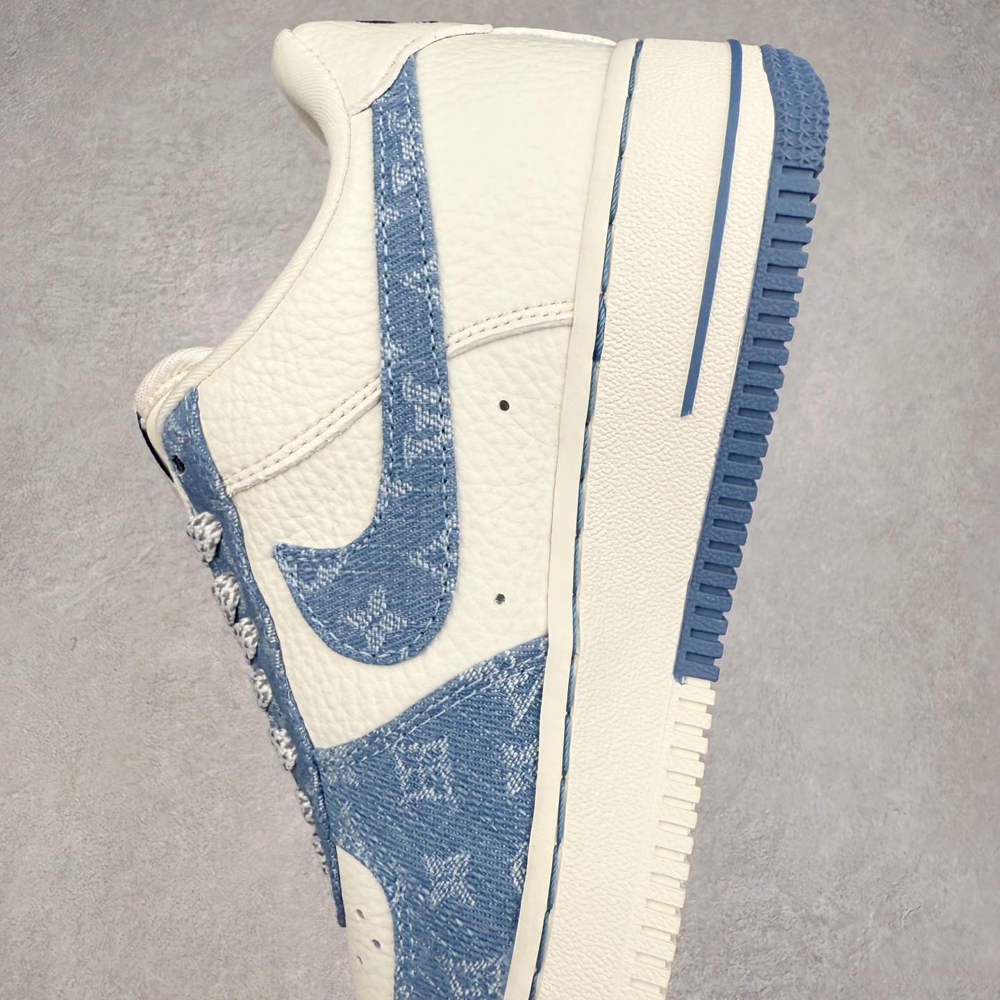 图片[7]-NK Air Force 1´07 Low 空军一号低帮百搭休闲运动板鞋 SC0601-555 柔软、弹性十足的缓震性能和出色的中底设计 横跨复古与现代的外型结合 造就出风靡全球 三十多年的Force 1 直到今天还深受青睐 实拍调校N版已经零色差零失真 百分百还原实物色彩所见即所得 不存在货不对板色差等低级问题 选购参考实物拍摄 不混卖不参货 只用心做好货严格选品 承诺混一赔十 尺码：36 36.5 37.5 38 38.5 39 40 40.5 41 42 42.5 43 44 44.5 45-选品中心