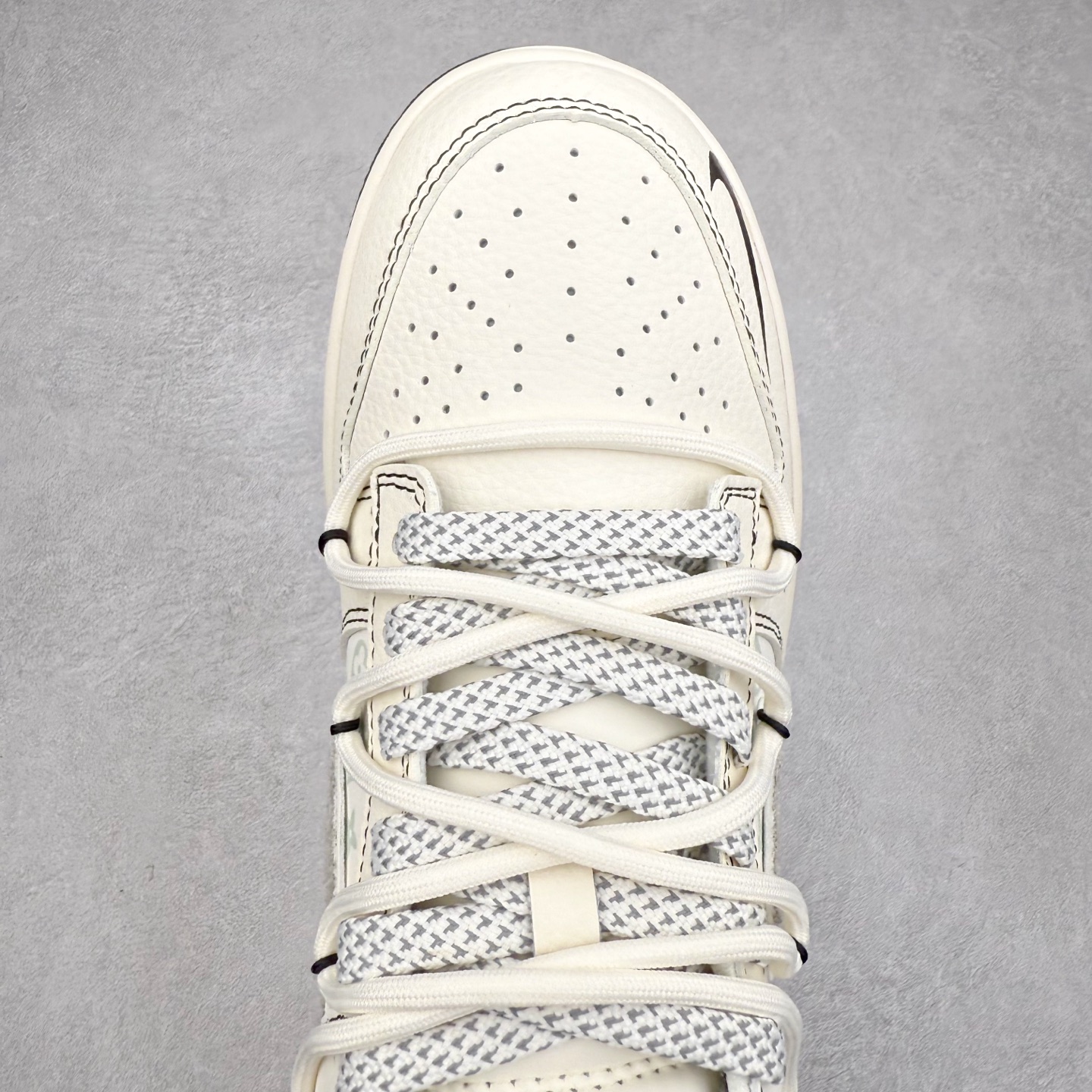 图片[4]-NK Dunk Low 定制配色 YX5066-379 大厂出品 极力推荐 原装头层材料 独家版型蒸餾加工帶來的是更好的视觉和脚感体验大厂纯原品质出货 清洁度 电绣工艺 皮料切割干净无任何毛边 细节完美 实拍调校N版已经零色差零失真 百分百还原实物色彩所见即所得 不存在货不对板色差等低级问题 选购参考实物拍摄 不混卖不参货 只用心做好货严格选品 承诺混一赔十 尺码：36 36.5 37.5 38 38.5 39 40 40.5 41 42 42.5 43 44 44.5 45-选品中心