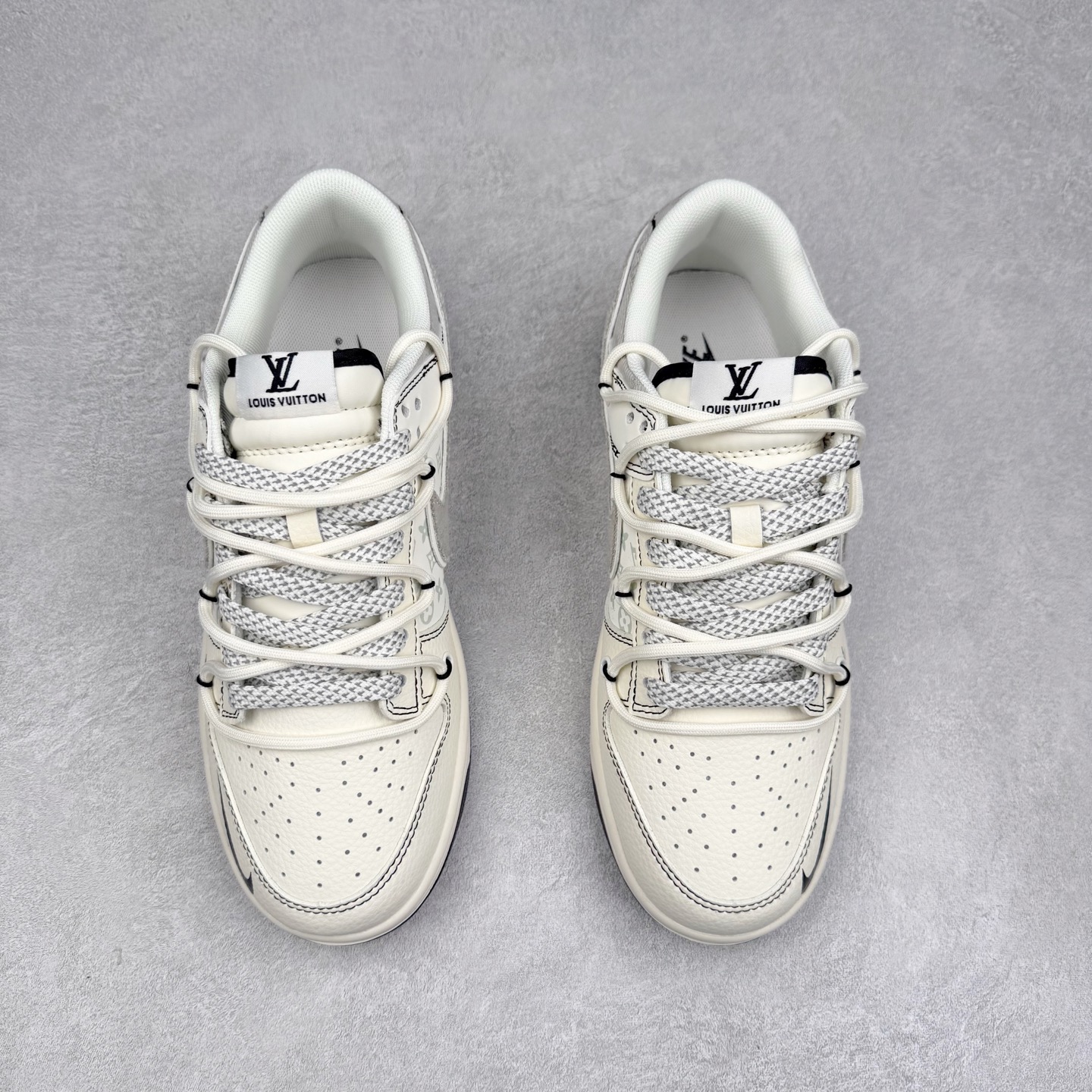 图片[2]-NK Dunk Low 定制配色 YX5066-379 大厂出品 极力推荐 原装头层材料 独家版型蒸餾加工帶來的是更好的视觉和脚感体验大厂纯原品质出货 清洁度 电绣工艺 皮料切割干净无任何毛边 细节完美 实拍调校N版已经零色差零失真 百分百还原实物色彩所见即所得 不存在货不对板色差等低级问题 选购参考实物拍摄 不混卖不参货 只用心做好货严格选品 承诺混一赔十 尺码：36 36.5 37.5 38 38.5 39 40 40.5 41 42 42.5 43 44 44.5 45-选品中心