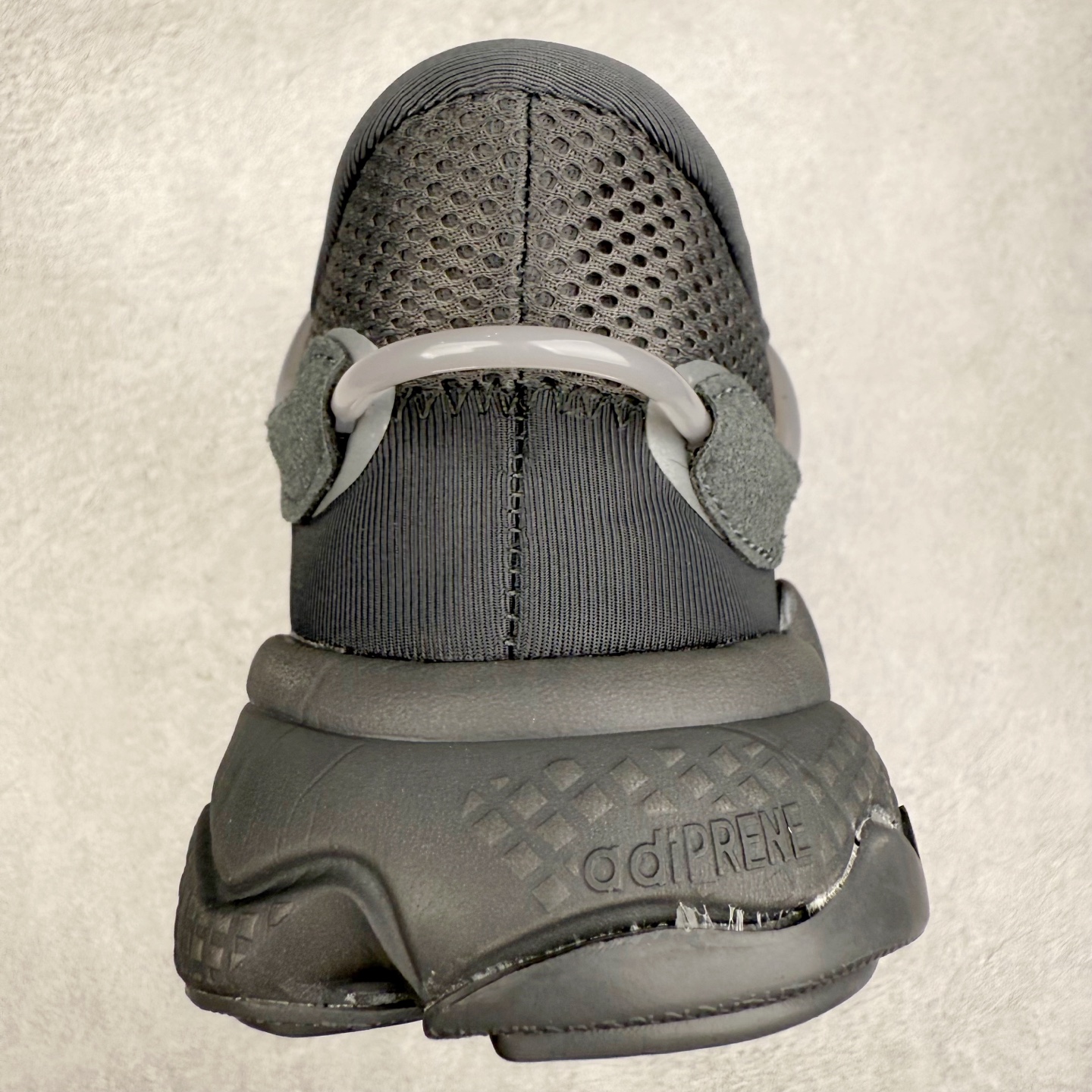 图片[8]-AD Originals OZWEEGO 简版椰子3M反光皮面水管复古老爹鞋 鞋面透气织物与出众皮革相互拼接 营造丰富层次 中底 adiPRENE+ 则提供穿着过程中的优良支撑 进一步提升舒适度 特别之处在于后跟半透明导管加持 个性又独特 最后辅以醒目色调营造强烈视觉反差 不凡的吸睛效果让人过目难忘 尺码：36 36.5 37 38 38.5 39 40 40.5 41 42 42.5 43 44 44.5 45-选品中心