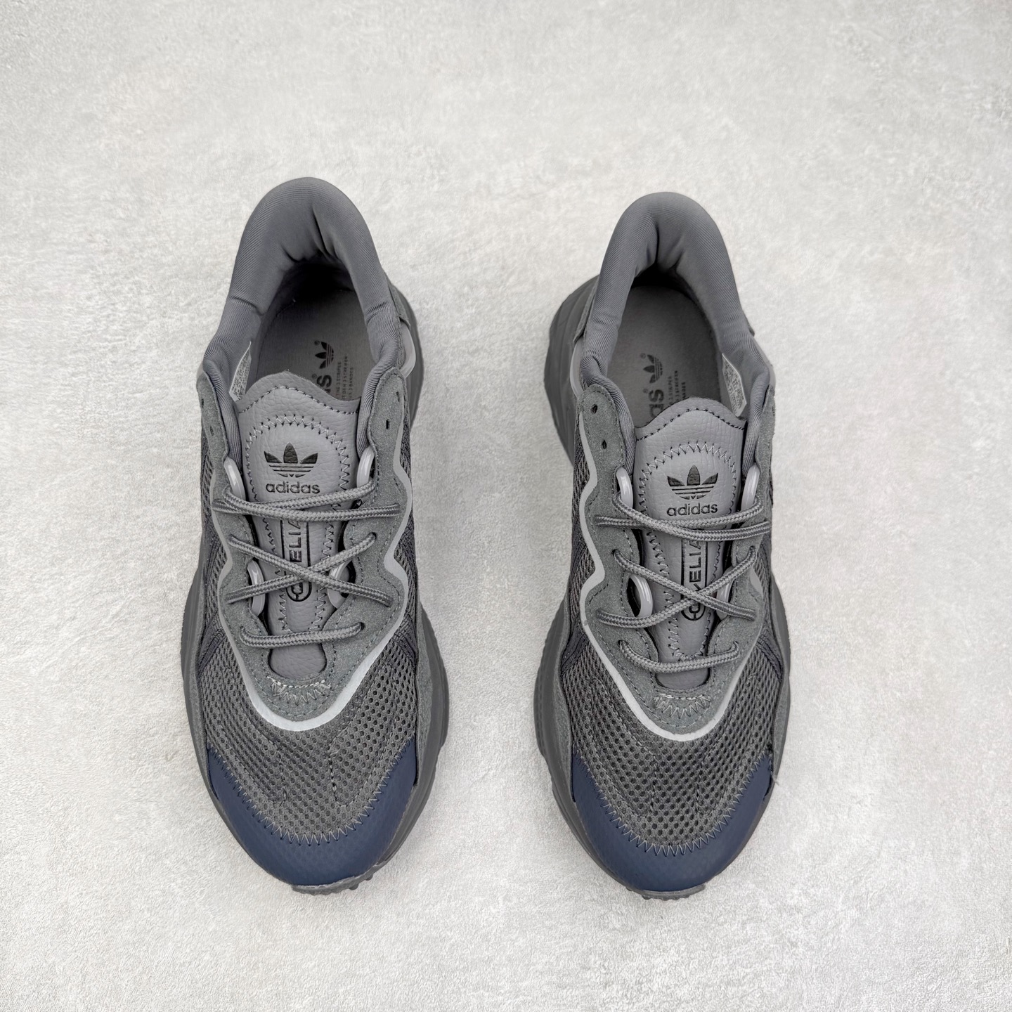 图片[2]-AD Originals OZWEEGO 简版椰子3M反光皮面水管复古老爹鞋 鞋面透气织物与出众皮革相互拼接 营造丰富层次 中底 adiPRENE+ 则提供穿着过程中的优良支撑 进一步提升舒适度 特别之处在于后跟半透明导管加持 个性又独特 最后辅以醒目色调营造强烈视觉反差 不凡的吸睛效果让人过目难忘 尺码：36 36.5 37 38 38.5 39 40 40.5 41 42 42.5 43 44 44.5 45-选品中心