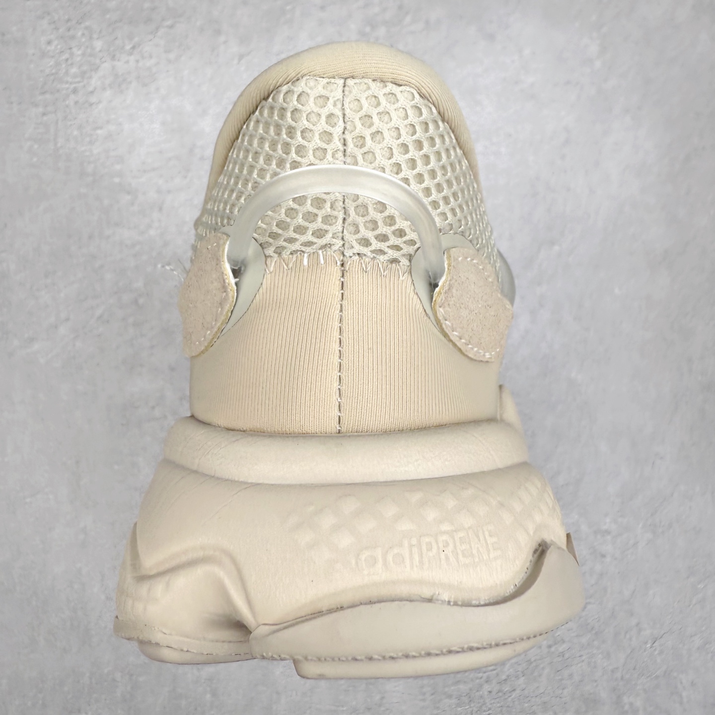 图片[8]-AD Originals OZWEEGO 简版椰子3M反光皮面水管复古老爹鞋 鞋面透气织物与出众皮革相互拼接 营造丰富层次 中底 adiPRENE+ 则提供穿着过程中的优良支撑 进一步提升舒适度 特别之处在于后跟半透明导管加持 个性又独特 最后辅以醒目色调营造强烈视觉反差 不凡的吸睛效果让人过目难忘 尺码：36 36.5 37 38 38.5 39 40 40.5 41 42 42.5 43 44 44.5 45-选品中心