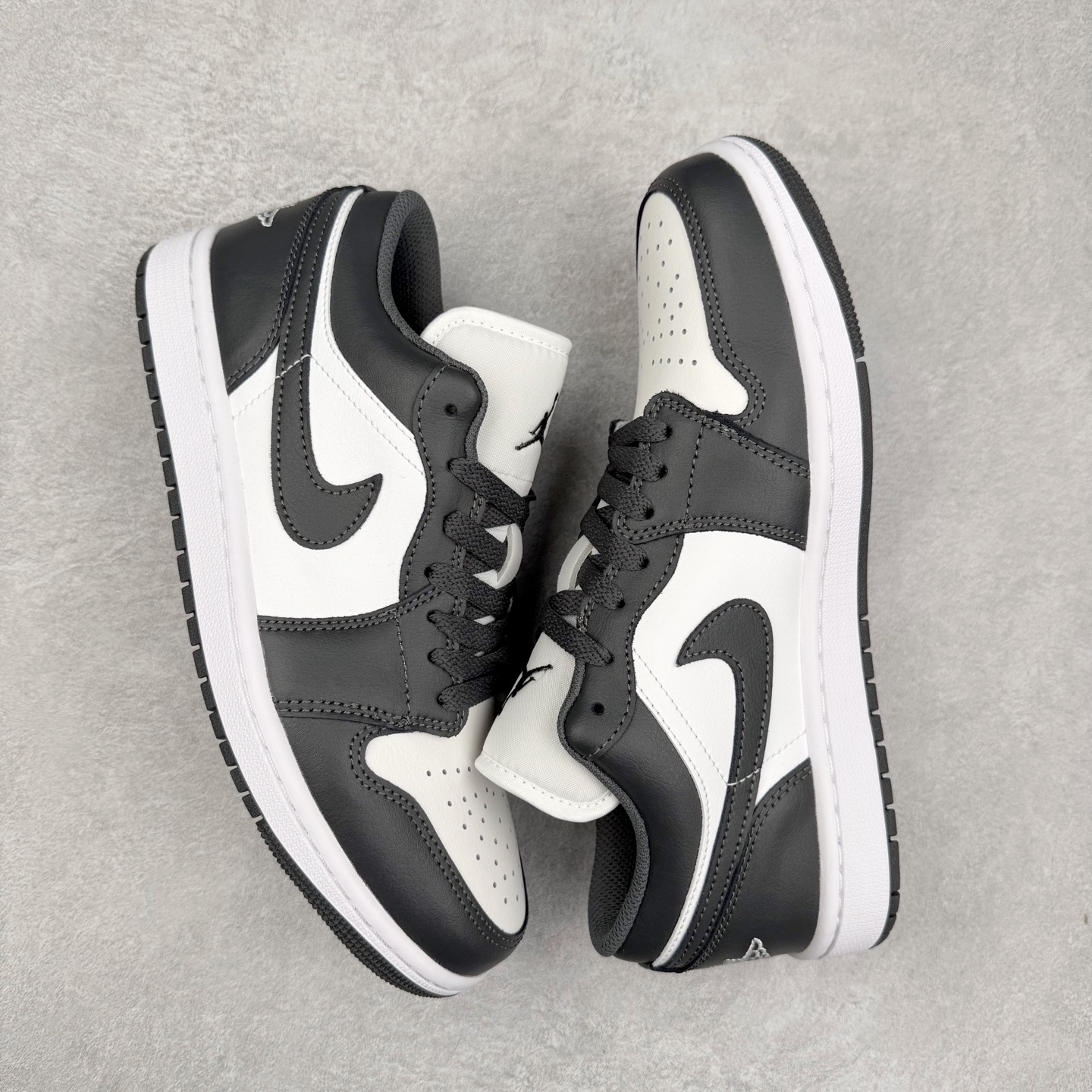 图片[3]-＃DT纯原 Air Jordan AJ1 Low 低帮 深灰白 553558-044 终端优势供应 市面中低帮最具代表性版本没有之一 口碑大厂出品 品控大底版型不断改良更新 全套原纸板楦头开发 确保原汁原味 完美呈现版型 完美零毛边处理 原厂内置全掌气垫 价格定位良心 平台专用代工流水线出品 一眼公司既视感 拿到手的一瞬间就与众不同 碾压市面所有版本 全部原鞋开发 每一个配色都会采购原鞋确认细节 打破市面看图做货无好货之说 尺码：35.5 36 36.5 37.5 38 38.5 39 40 40.5 41 42 42.5 43 44 44.5 45 46-选品中心