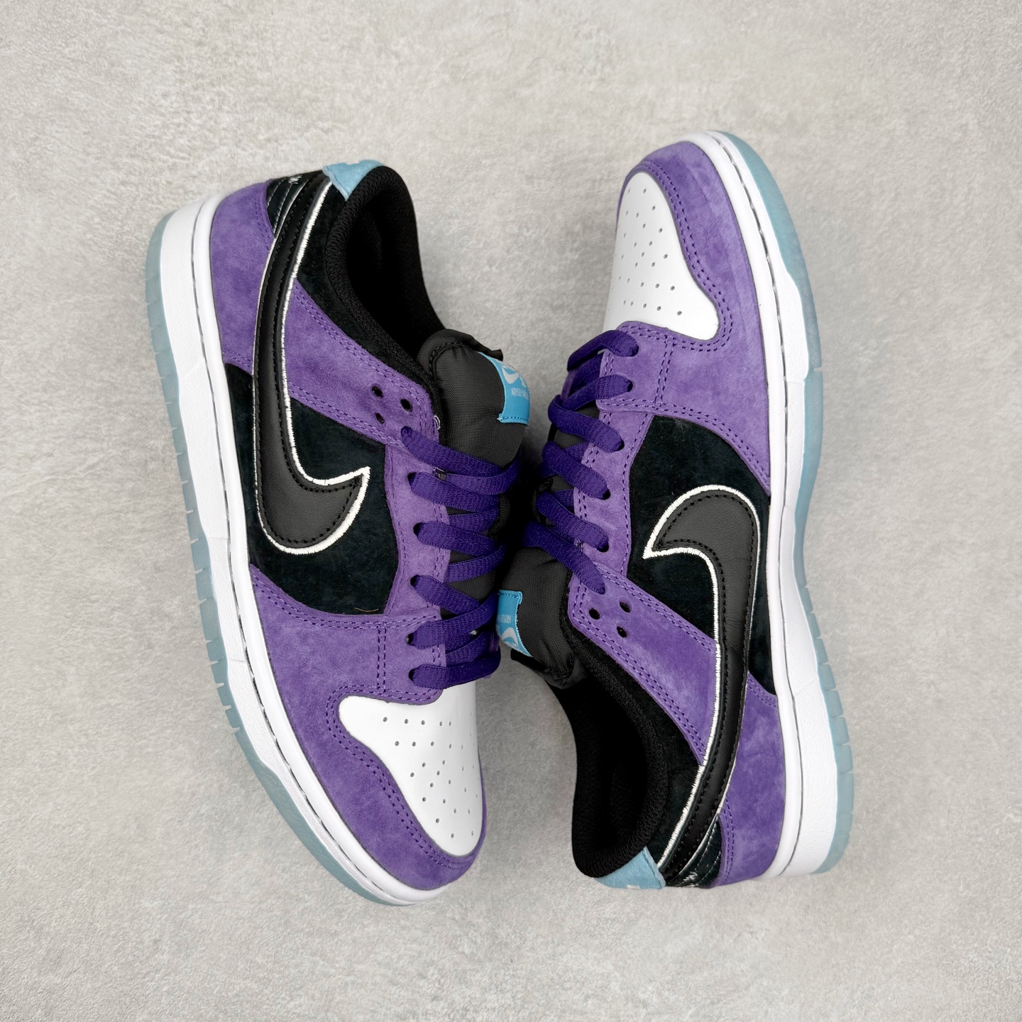 图片[3]-＃F版 Hayley Wilson x NK Dunk SB DUNK LOW PRO 联名紫黑白 HJ0513-500 极限压缩利润空间 超乎所想的高性价比 用料绝不含糊 原盒原配 正确耐磨橡胶大底 超高清洁度 全鞋零毛边皮料切割 全套原楦原模倾力打造完美版型 尺码：36 36.5 37.5 38 38.5 39 40 40.5 41 42 42.5 43 44 44.5 45 46 47.5-选品中心